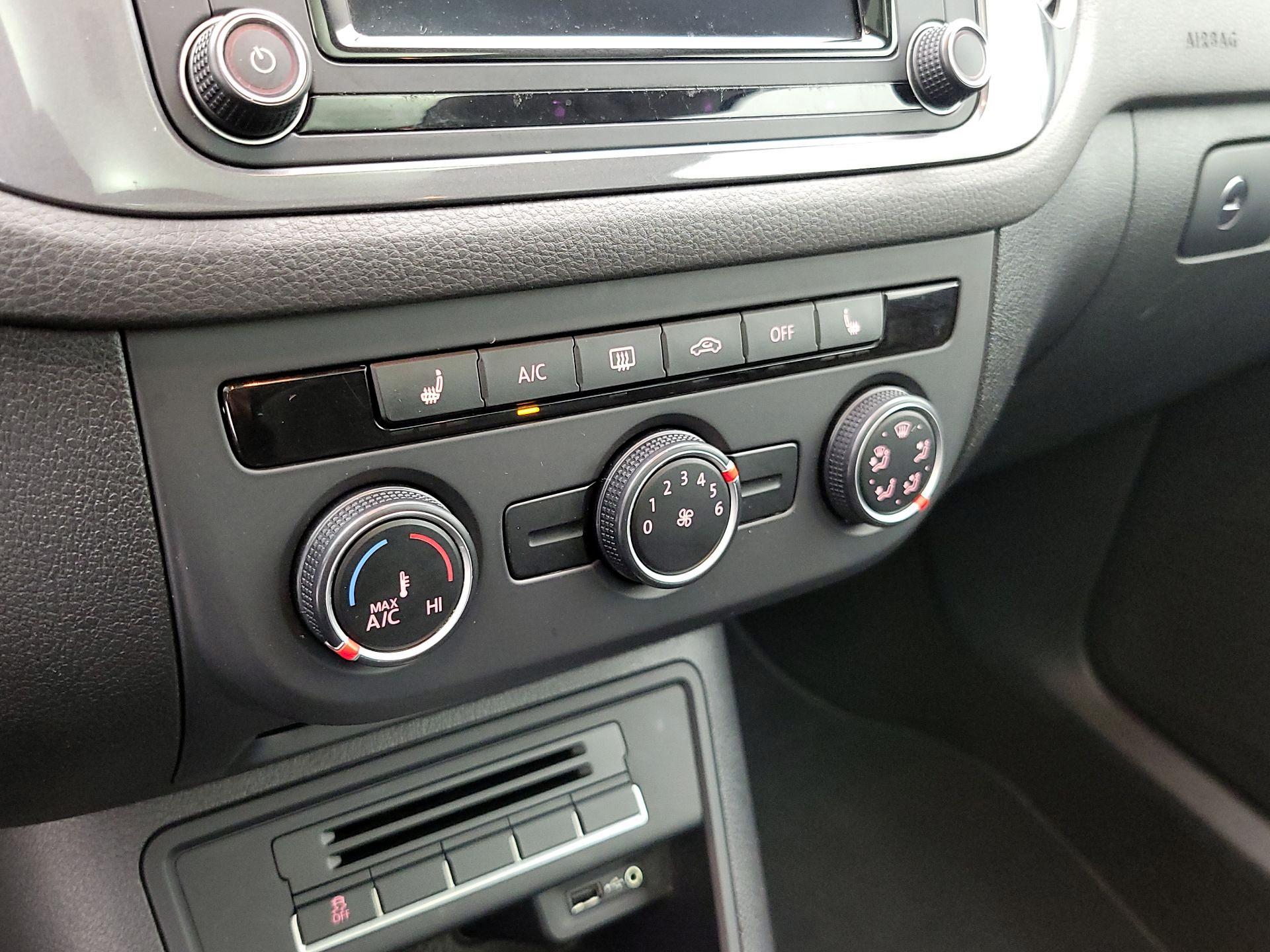Thumbnail: 2016 Volkswagen Tiguan - 17