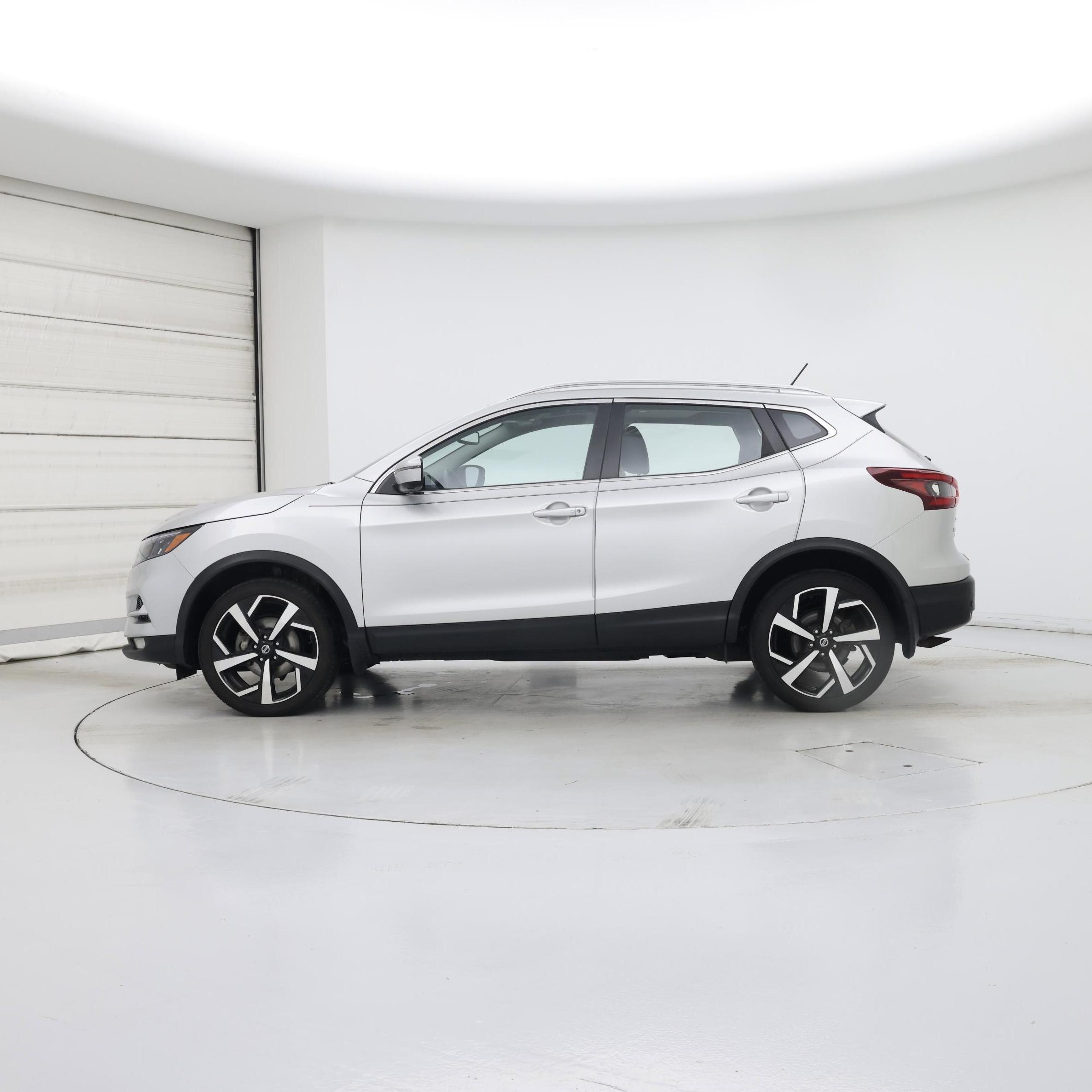 Thumbnail: 2022 Nissan Rogue Sport - 3