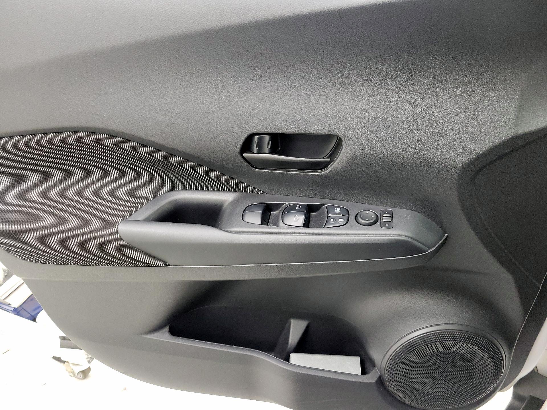 Thumbnail: 2018 Nissan Kicks - 12