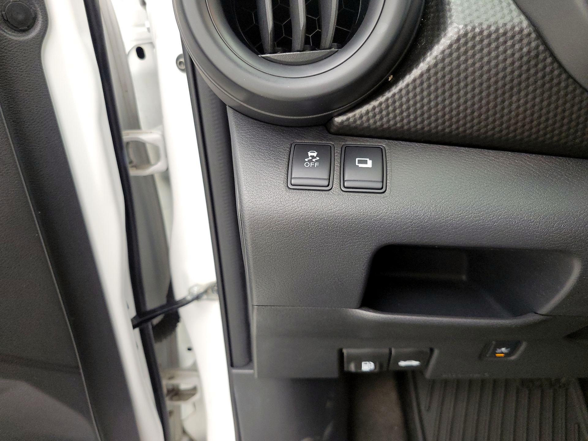 Thumbnail: 2018 Nissan Kicks - 13