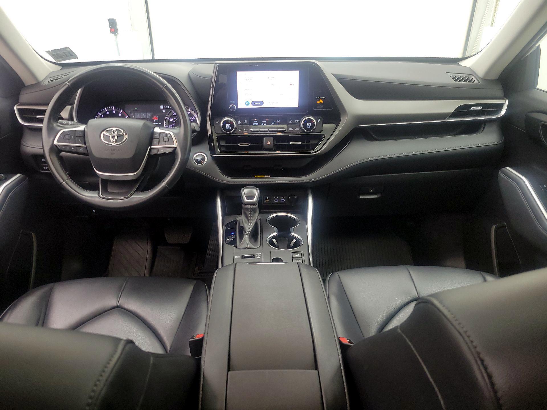 Thumbnail: 2023 Toyota Highlander - 9