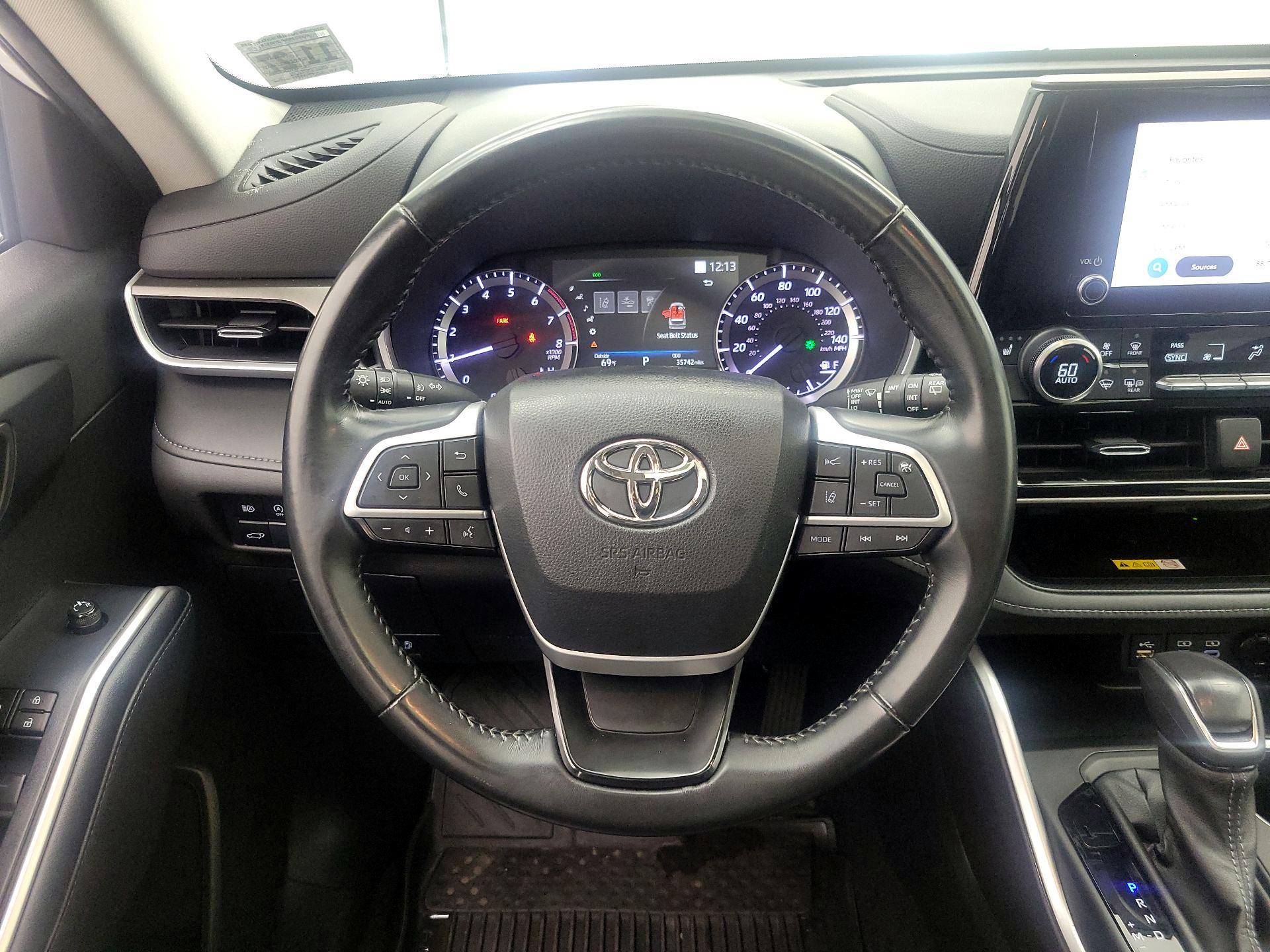 Thumbnail: 2023 Toyota Highlander - 10