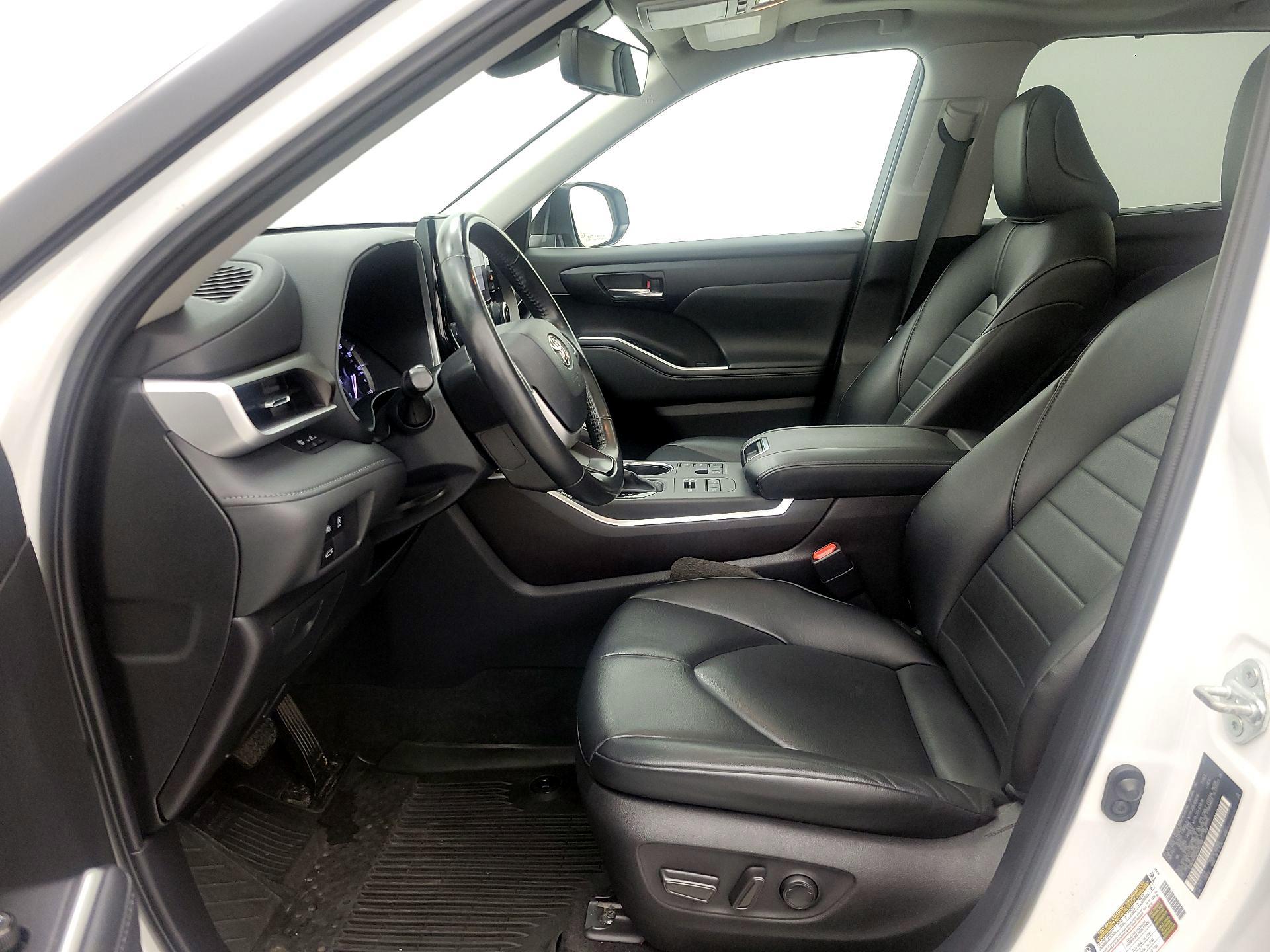 Thumbnail: 2023 Toyota Highlander - 11