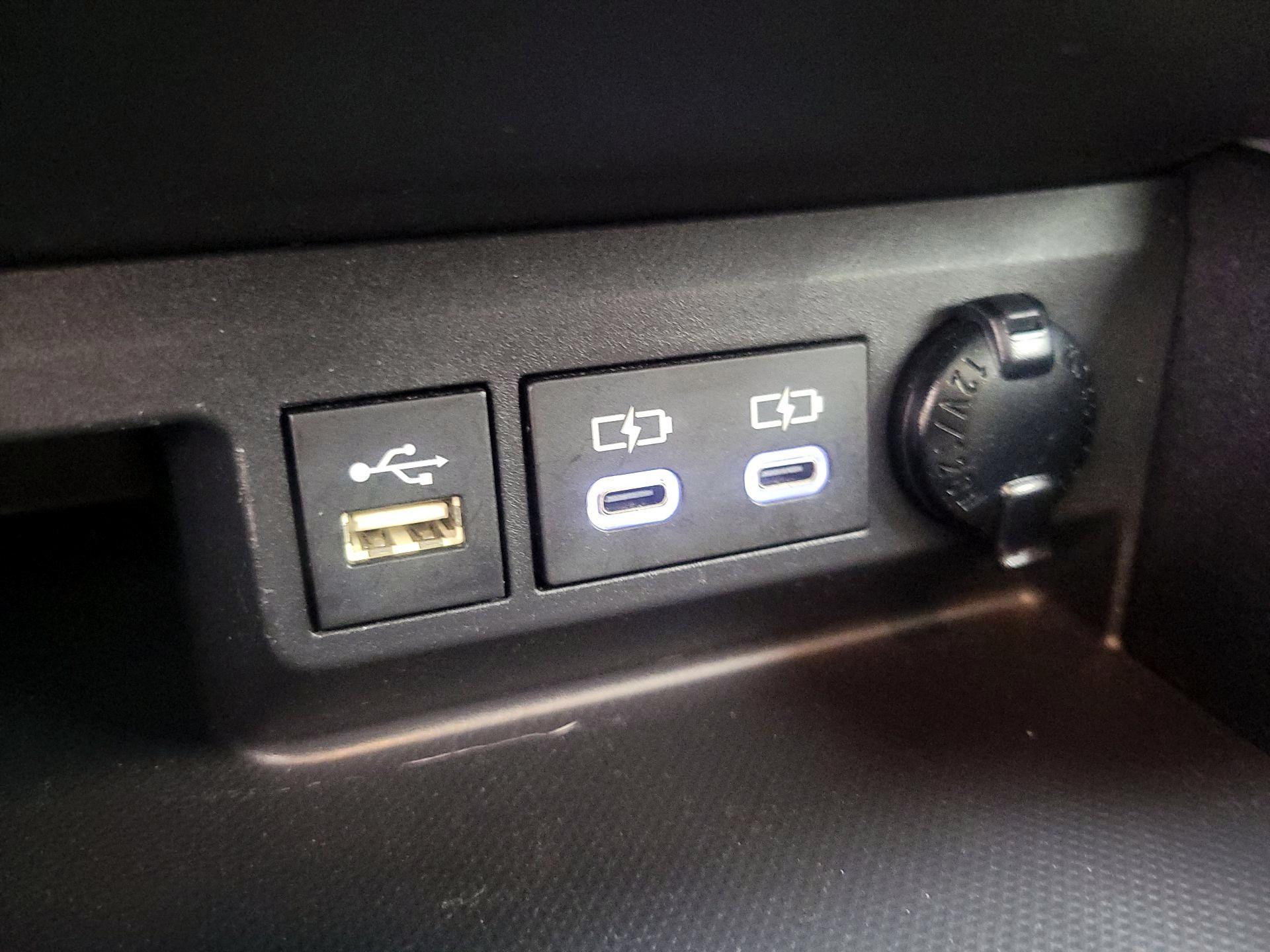 Thumbnail: 2023 Toyota Highlander - 18