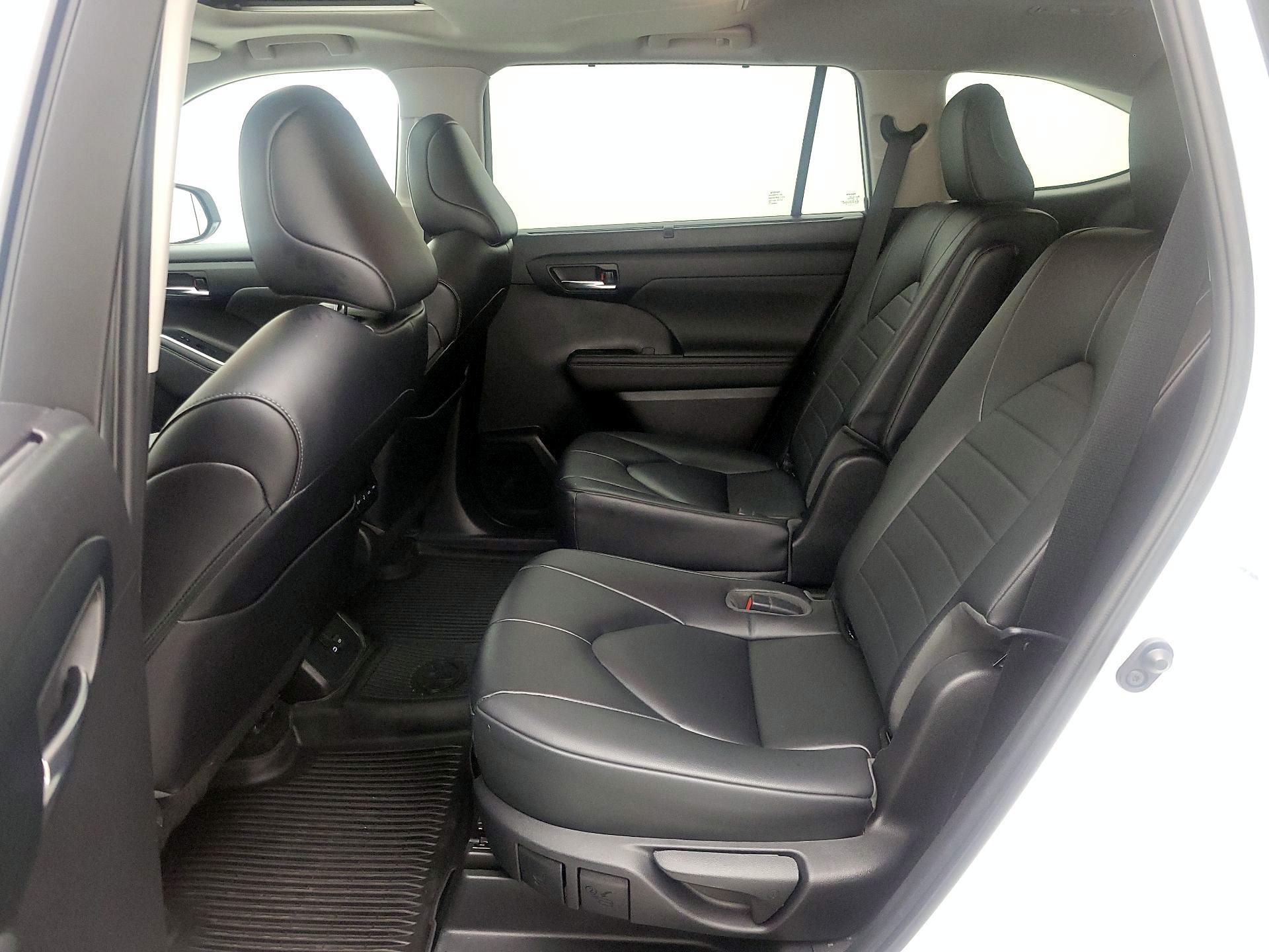 Thumbnail: 2023 Toyota Highlander - 20