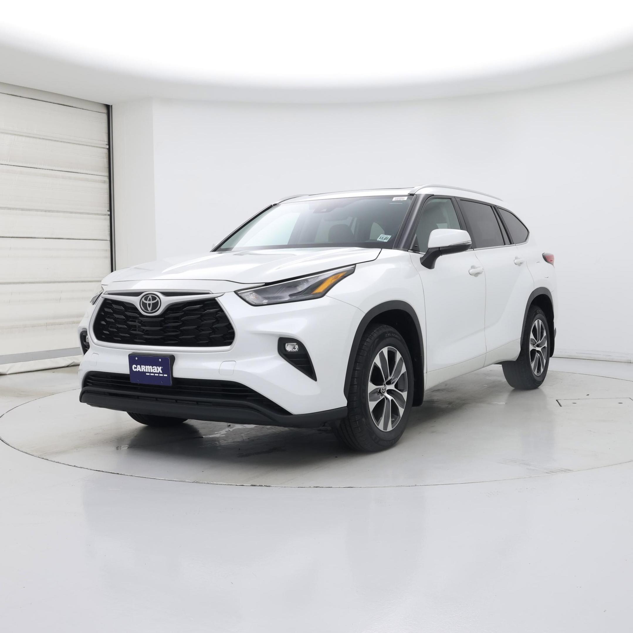 Thumbnail: 2023 Toyota Highlander - 4