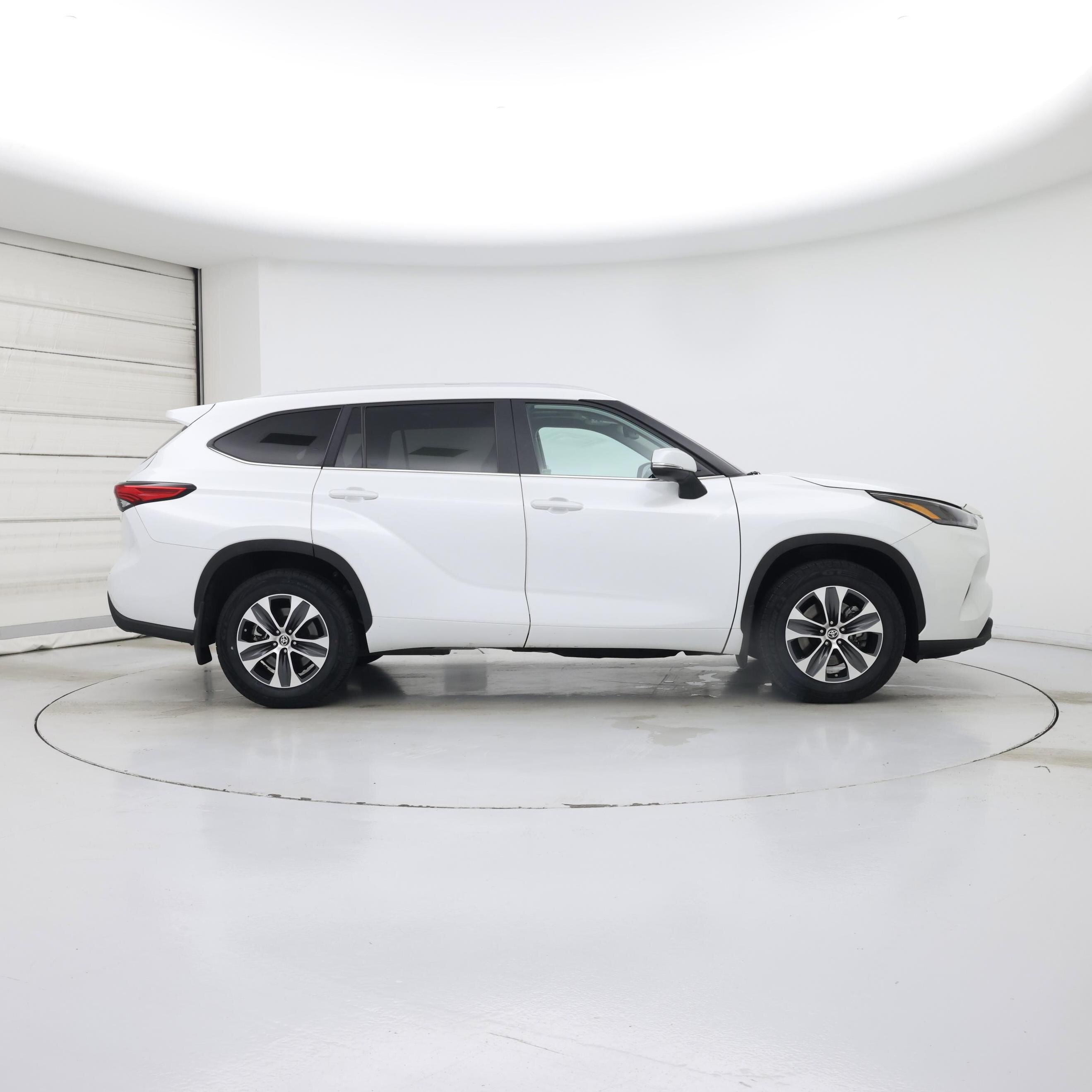 Thumbnail: 2023 Toyota Highlander - 7