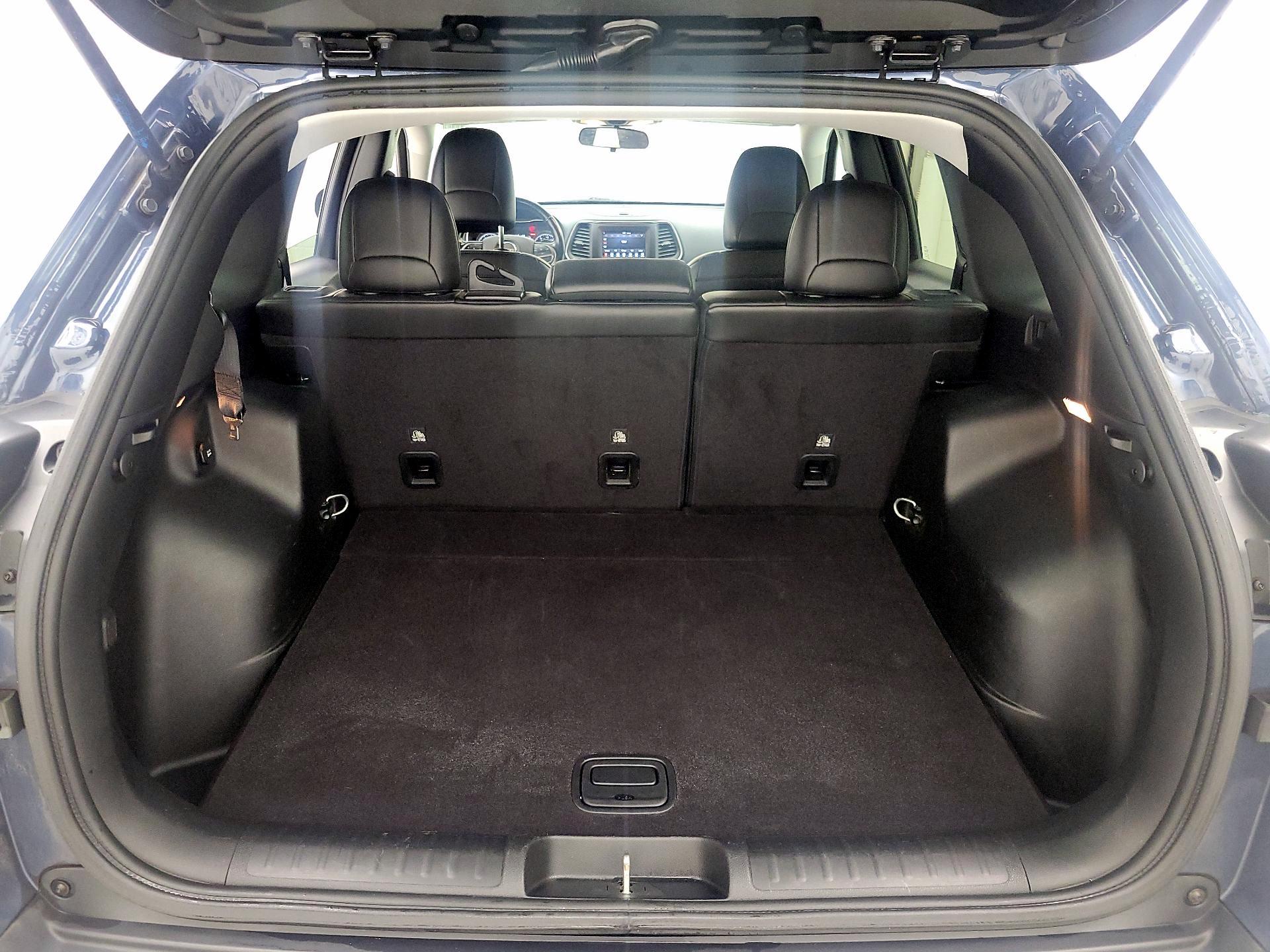 Thumbnail: 2020 Jeep Cherokee - 20