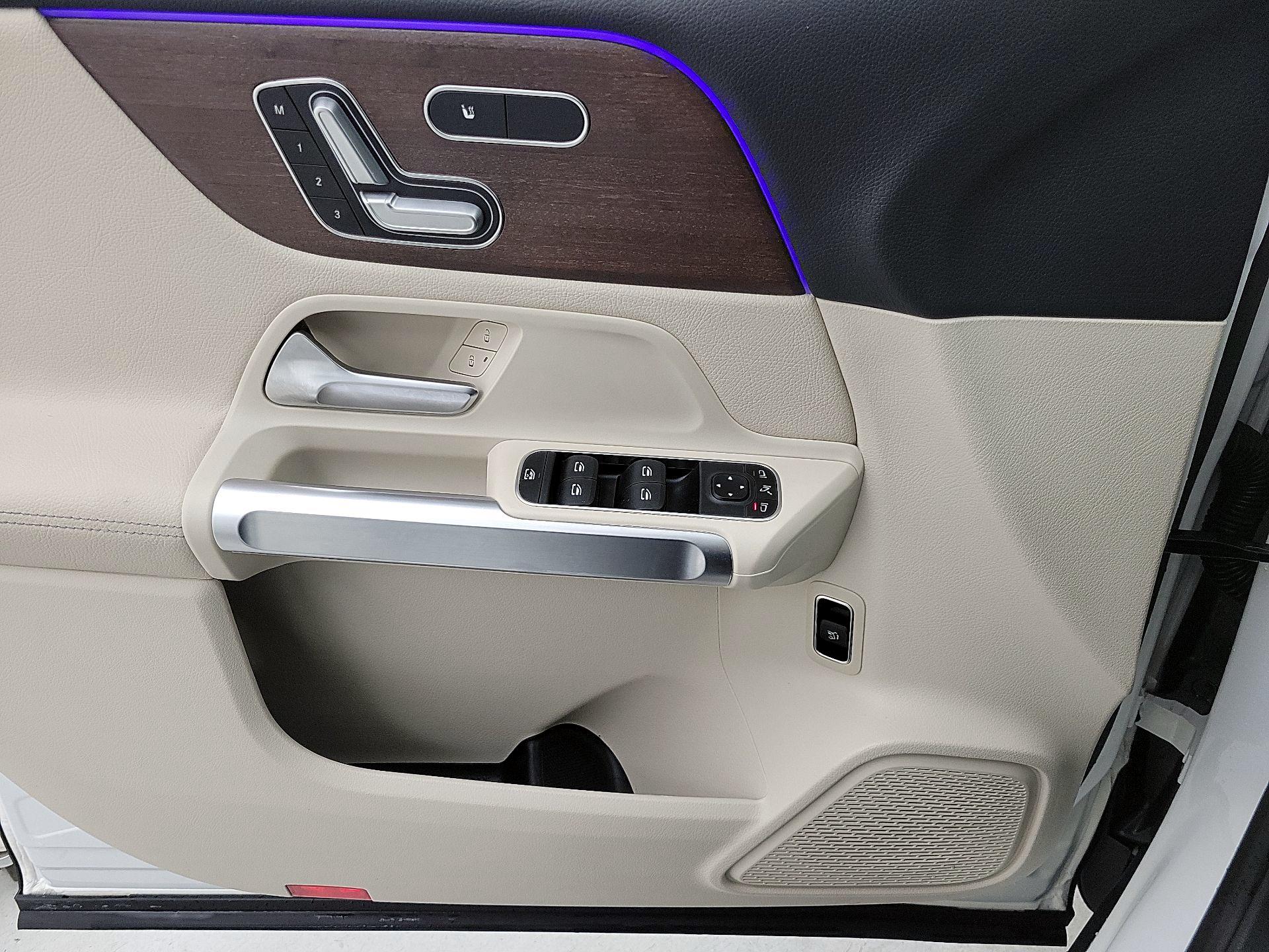 Thumbnail: 2023 Mercedes-Benz GLB - 12