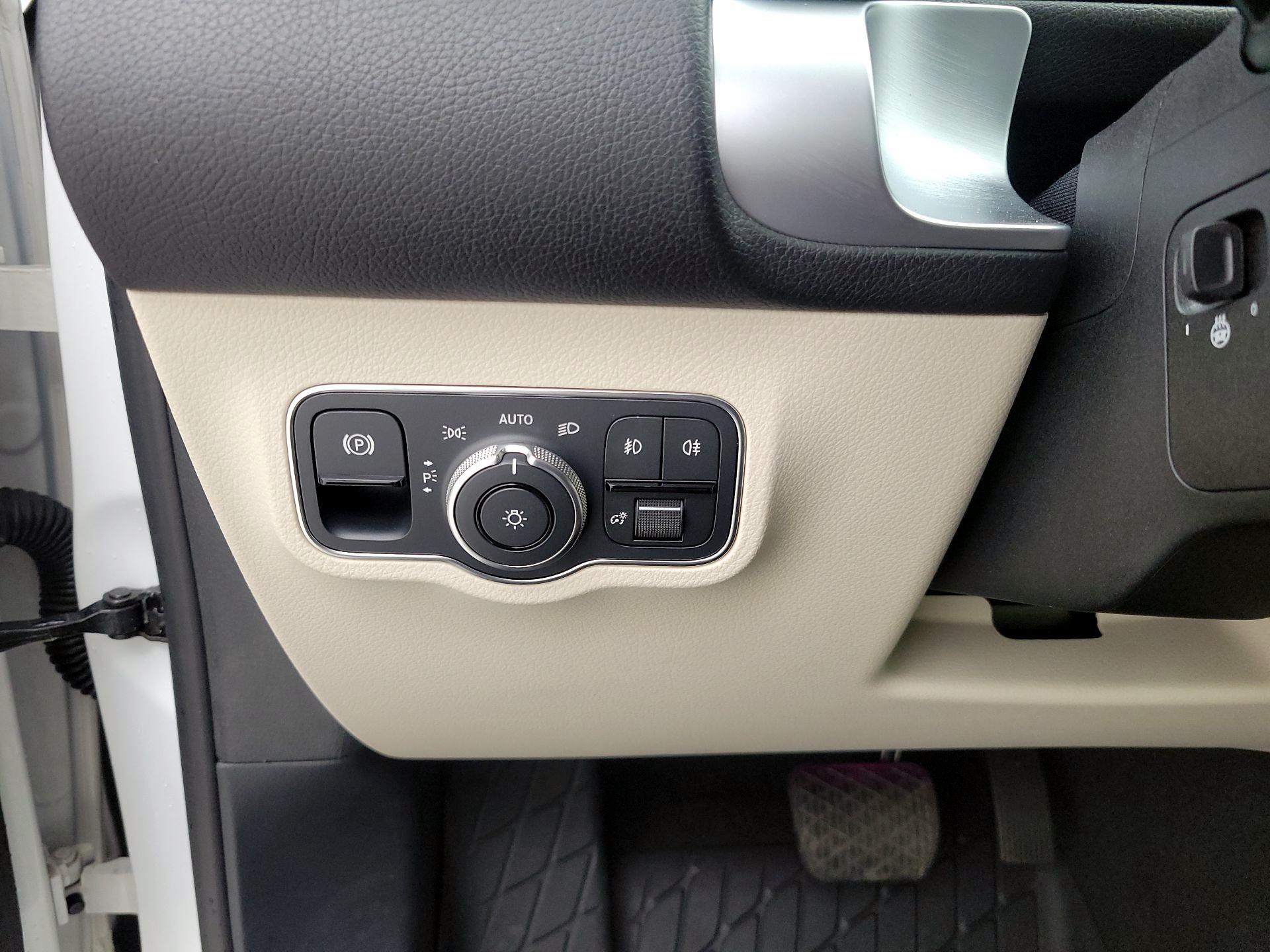 Thumbnail: 2023 Mercedes-Benz GLB - 13