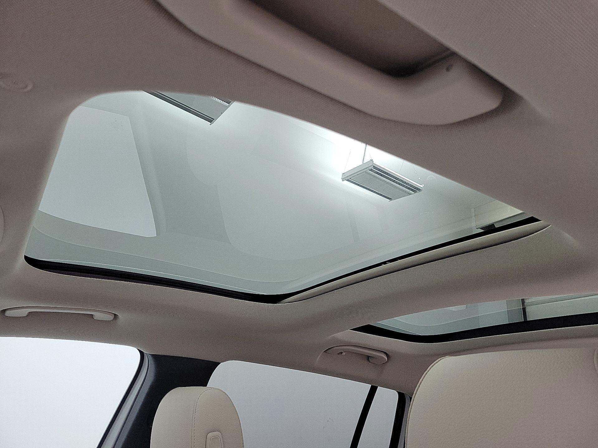 Thumbnail: 2023 Mercedes-Benz GLB - 19