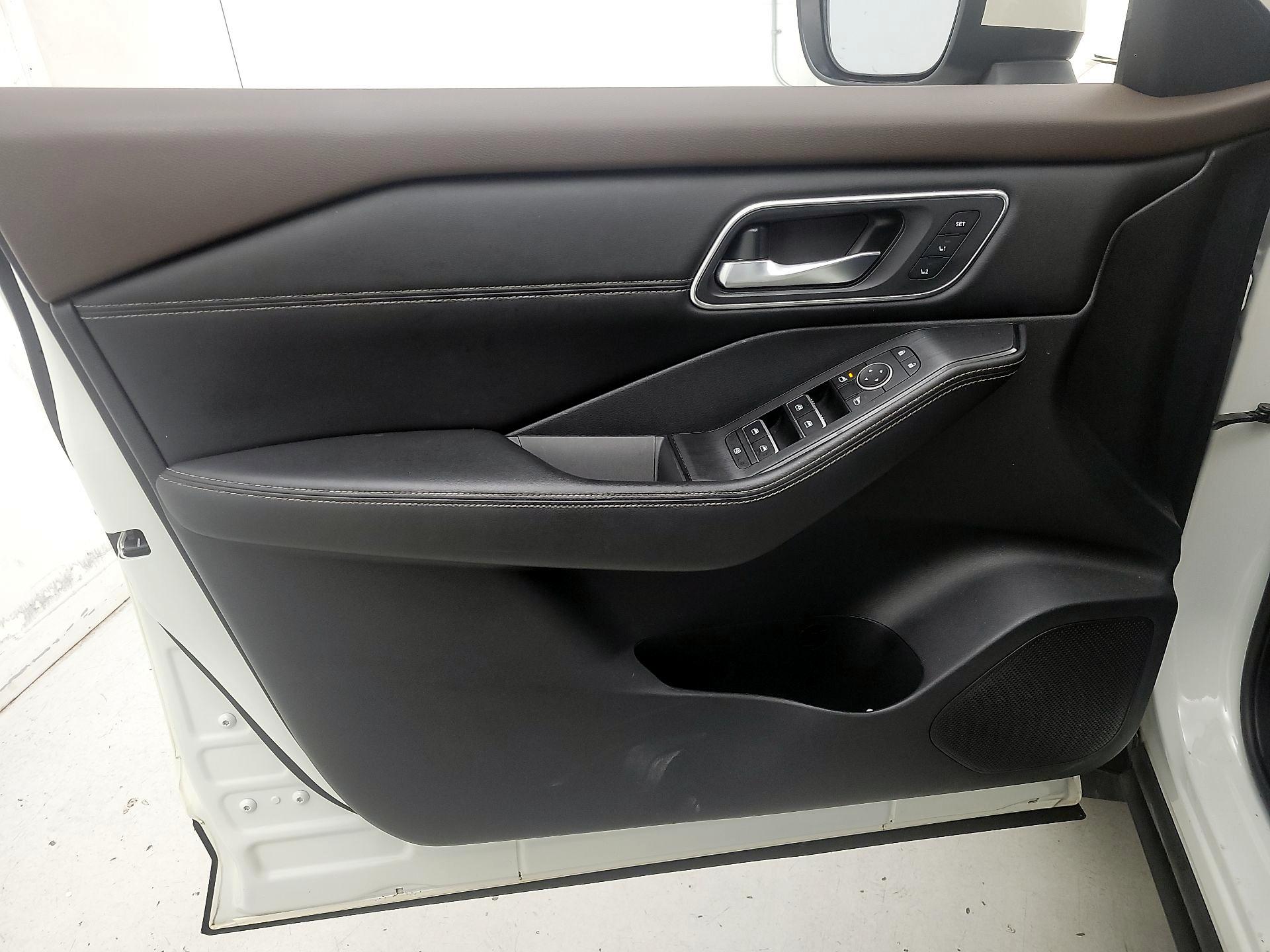 Thumbnail: 2021 Nissan Rogue - 12