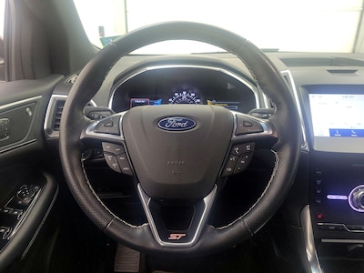 Steering Wheel & Instrument Cluster (On)
