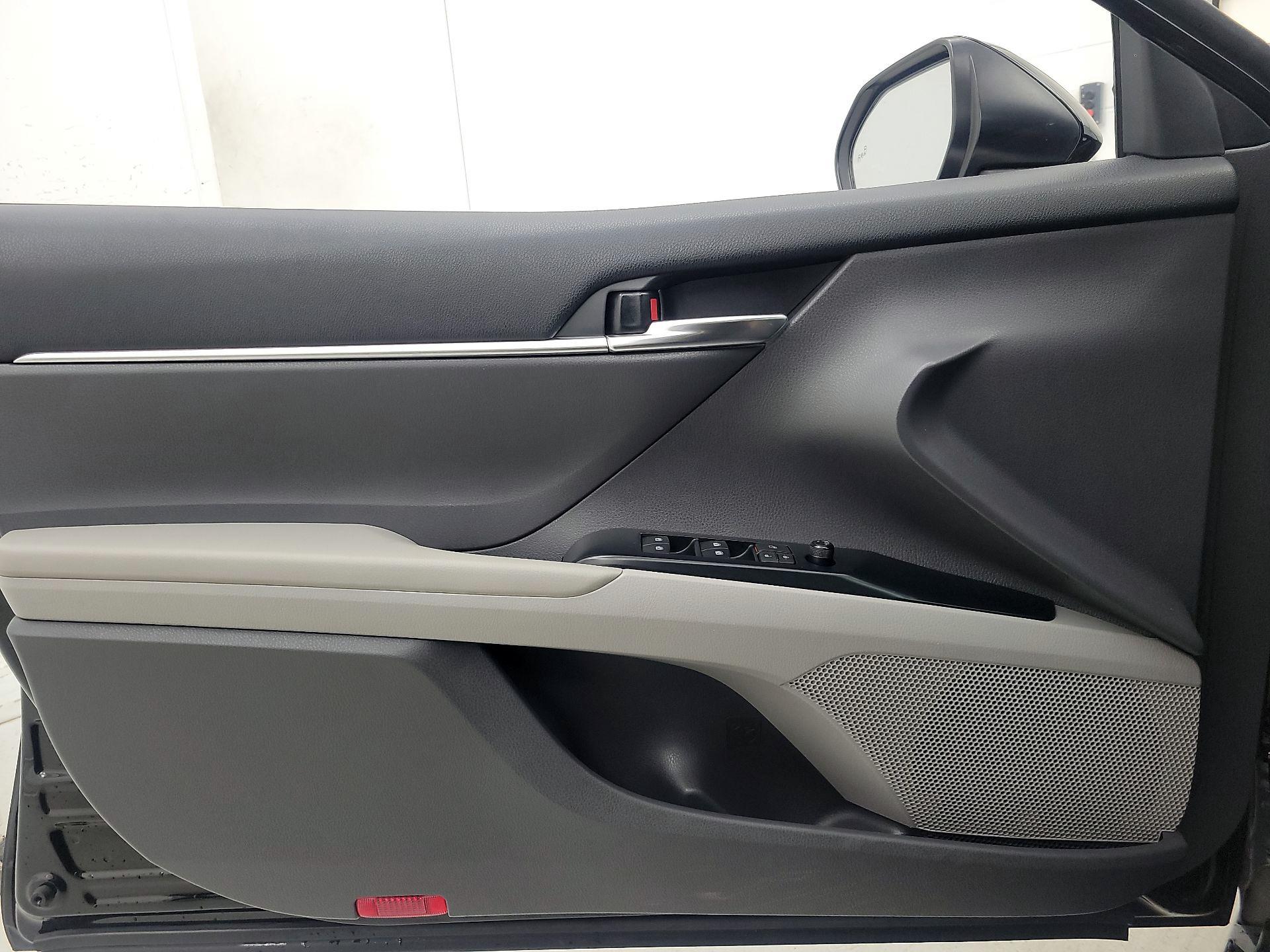 Thumbnail: 2020 Toyota Camry - 12