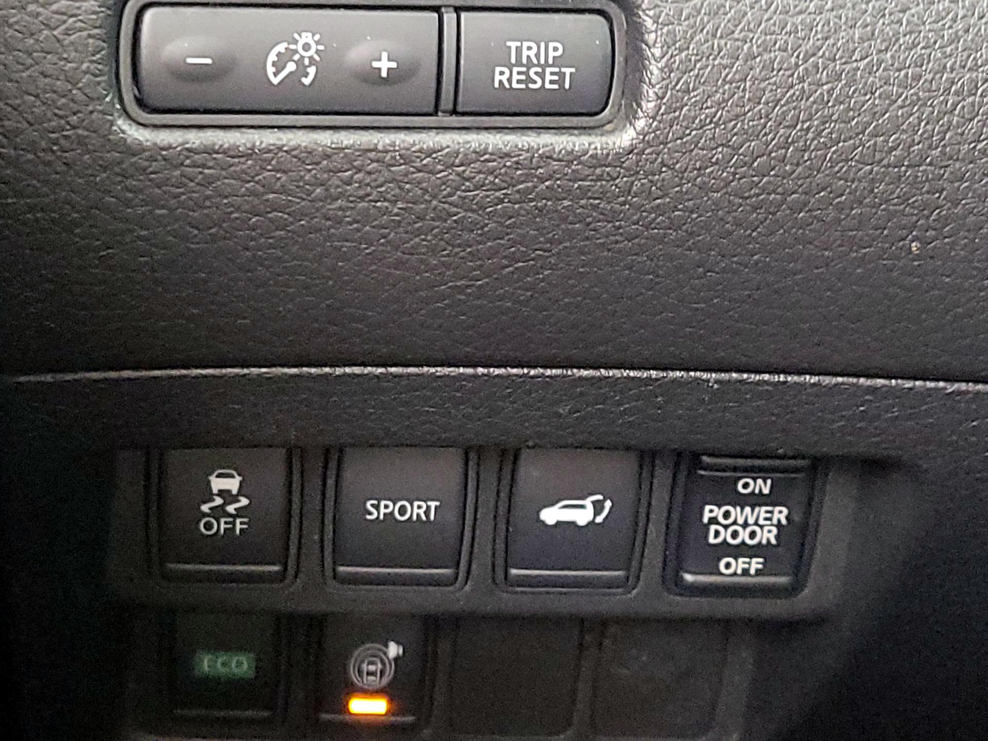 Thumbnail: 2015 Nissan Rogue - 13