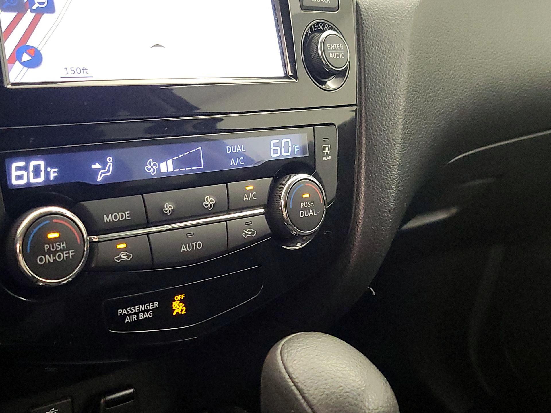 Thumbnail: 2015 Nissan Rogue - 17