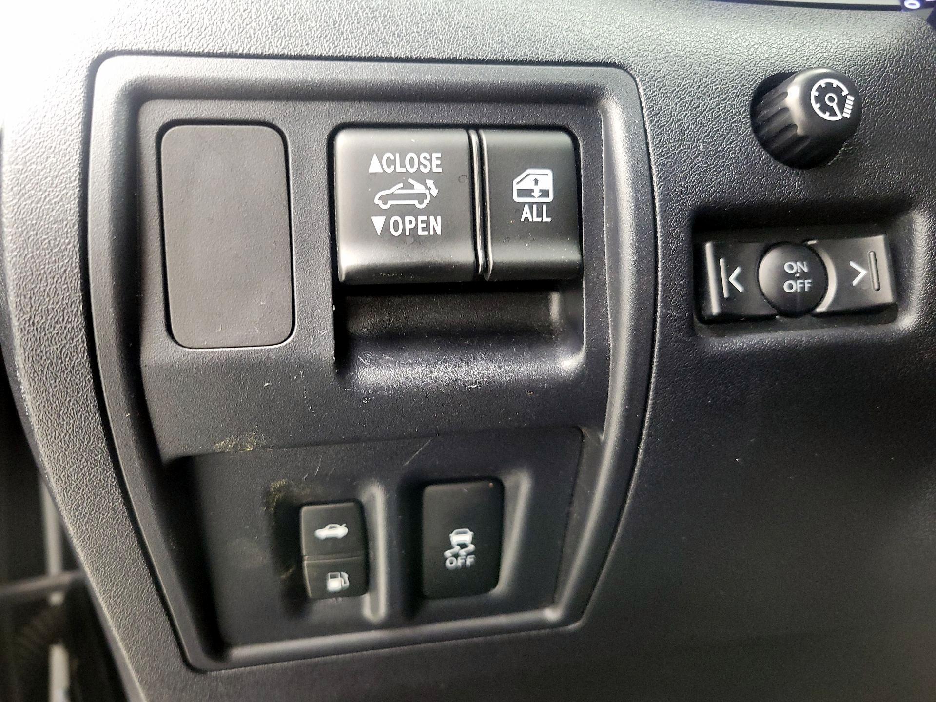 Thumbnail: 2014 Lexus IS - 13