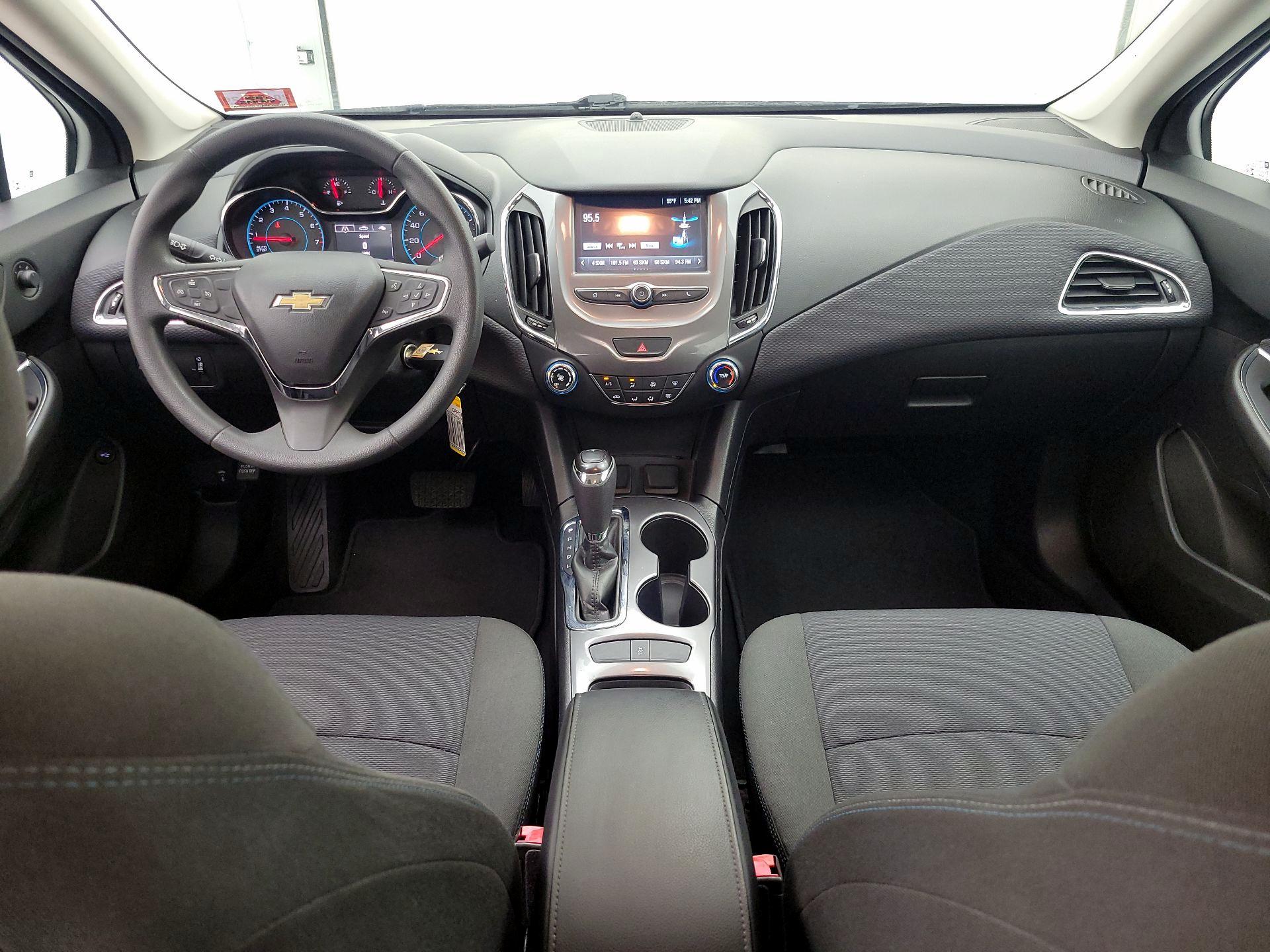 Thumbnail: 2017 Chevrolet Cruze - 9