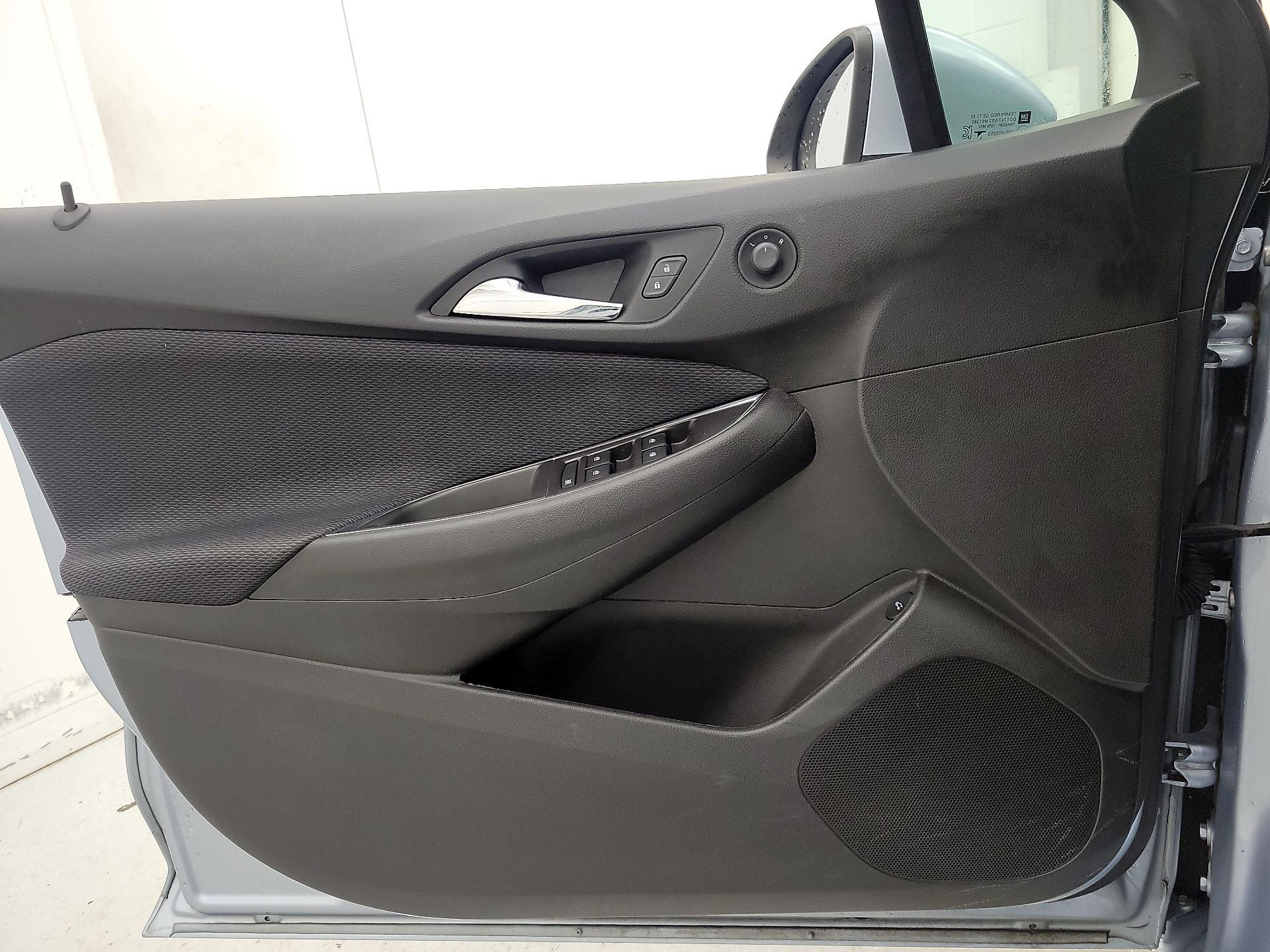 Thumbnail: 2017 Chevrolet Cruze - 12