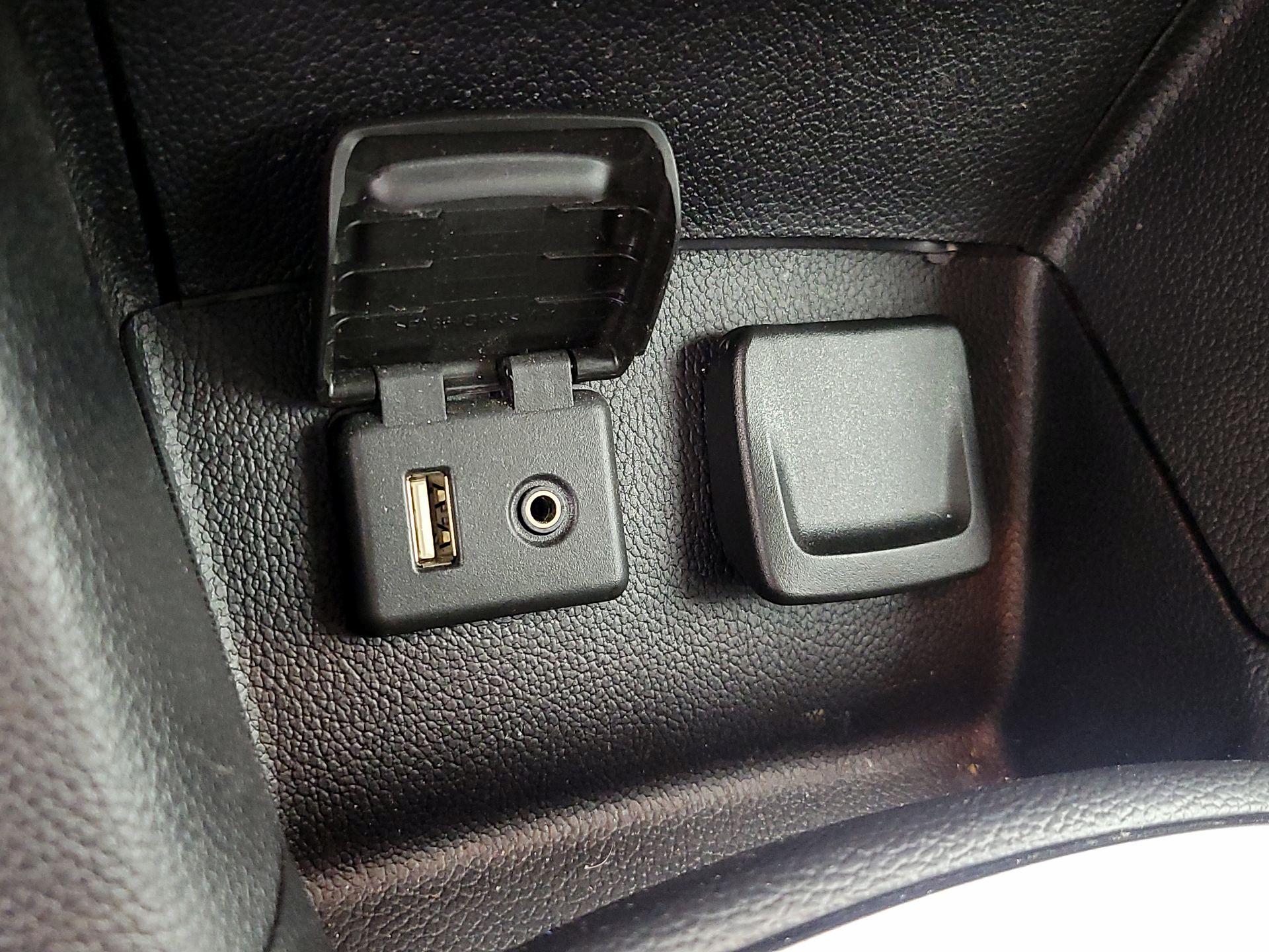 Thumbnail: 2017 Chevrolet Cruze - 18