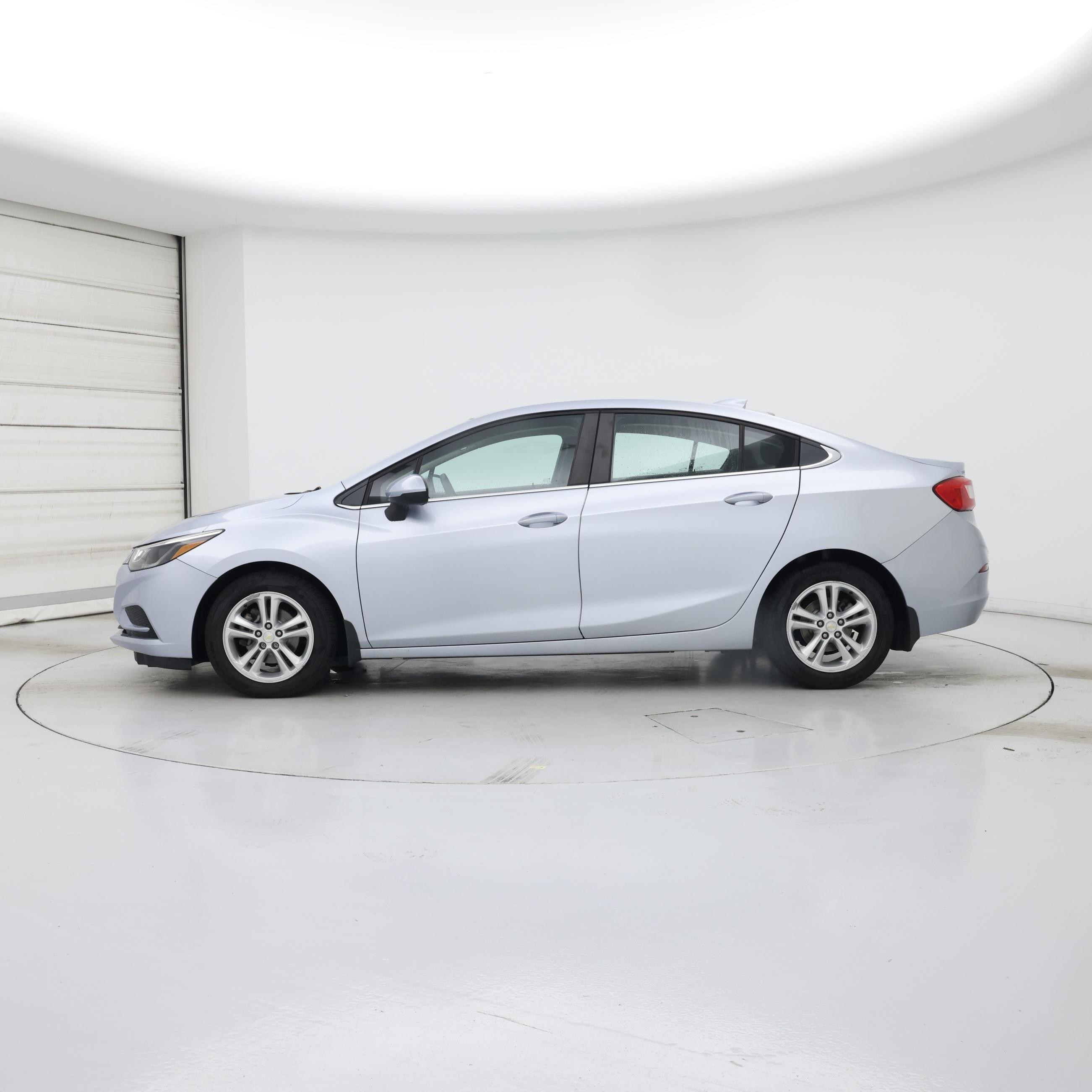 Thumbnail: 2017 Chevrolet Cruze - 3