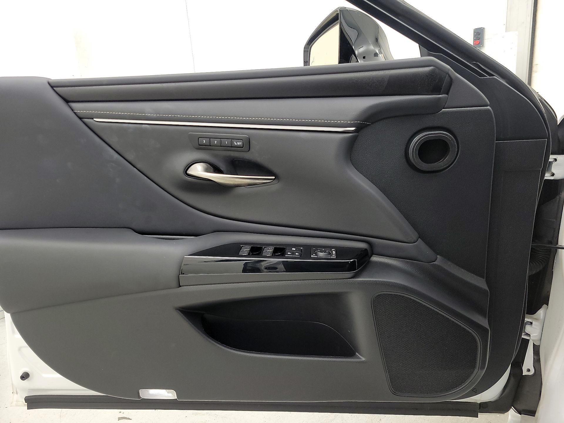 Thumbnail: 2025 Lexus ES - 12