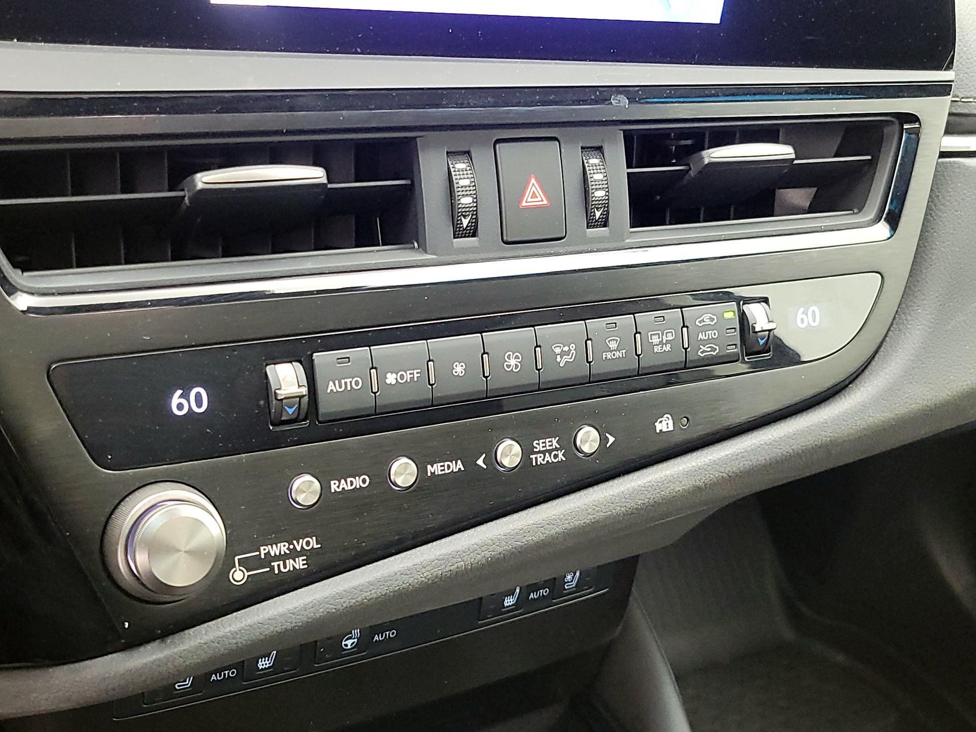 Thumbnail: 2025 Lexus ES - 16