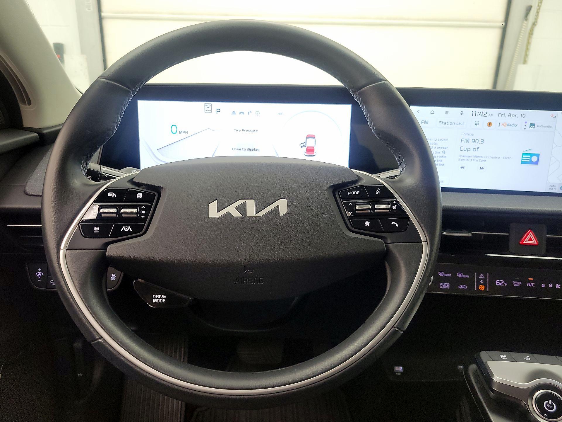 Thumbnail: 2022 Kia EV6 - 10