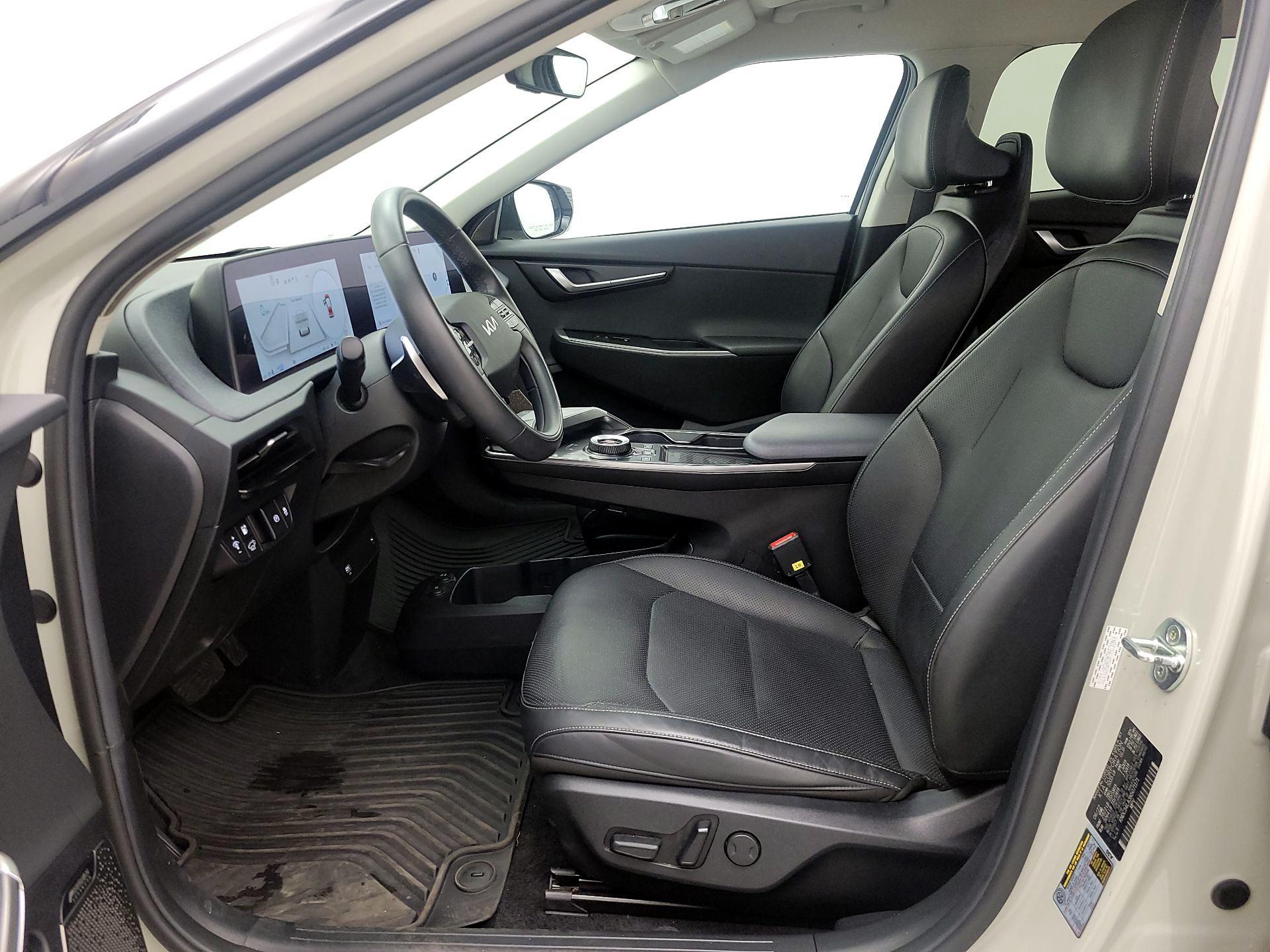 Thumbnail: 2022 Kia EV6 - 11