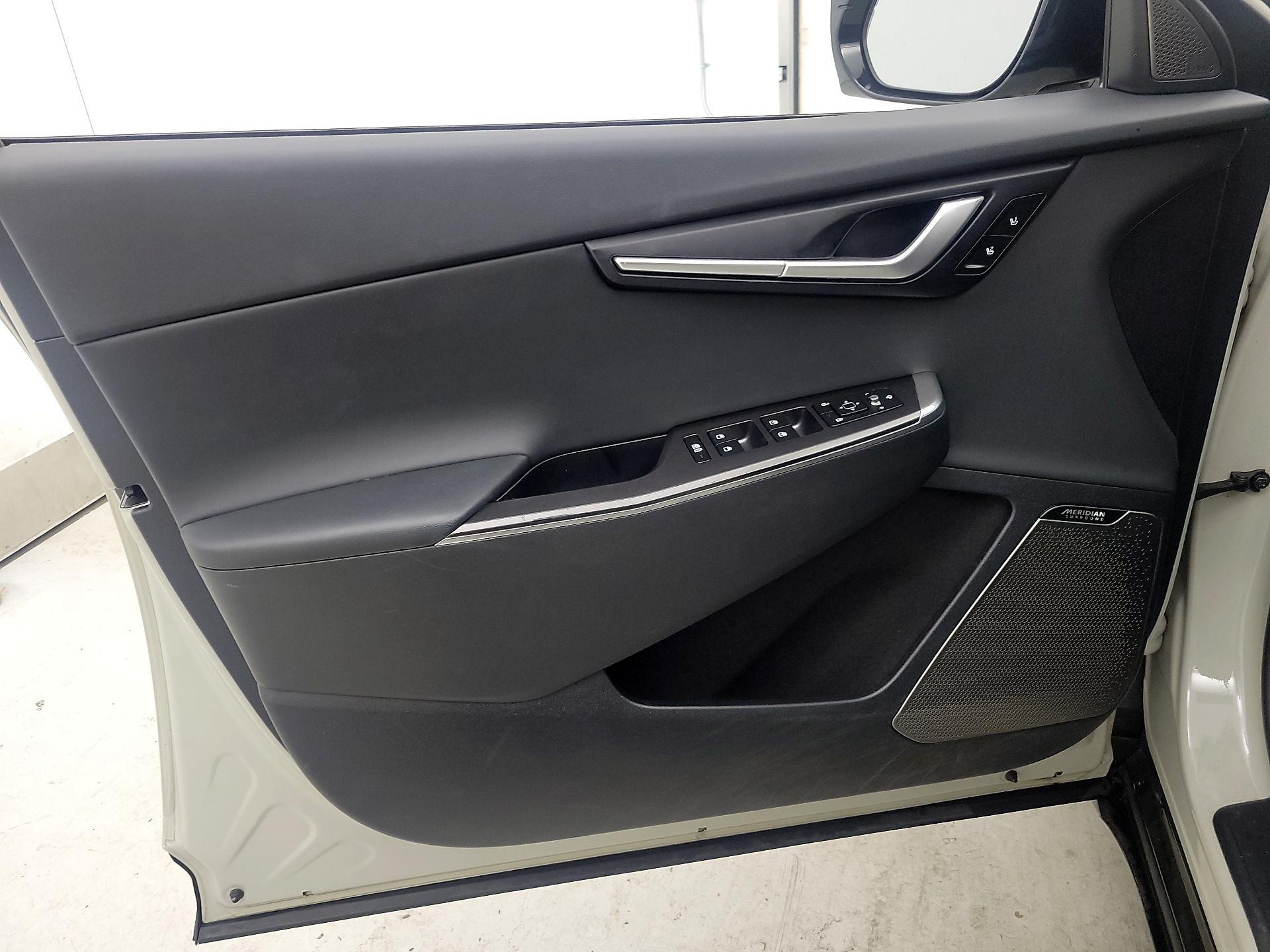 Thumbnail: 2022 Kia EV6 - 12