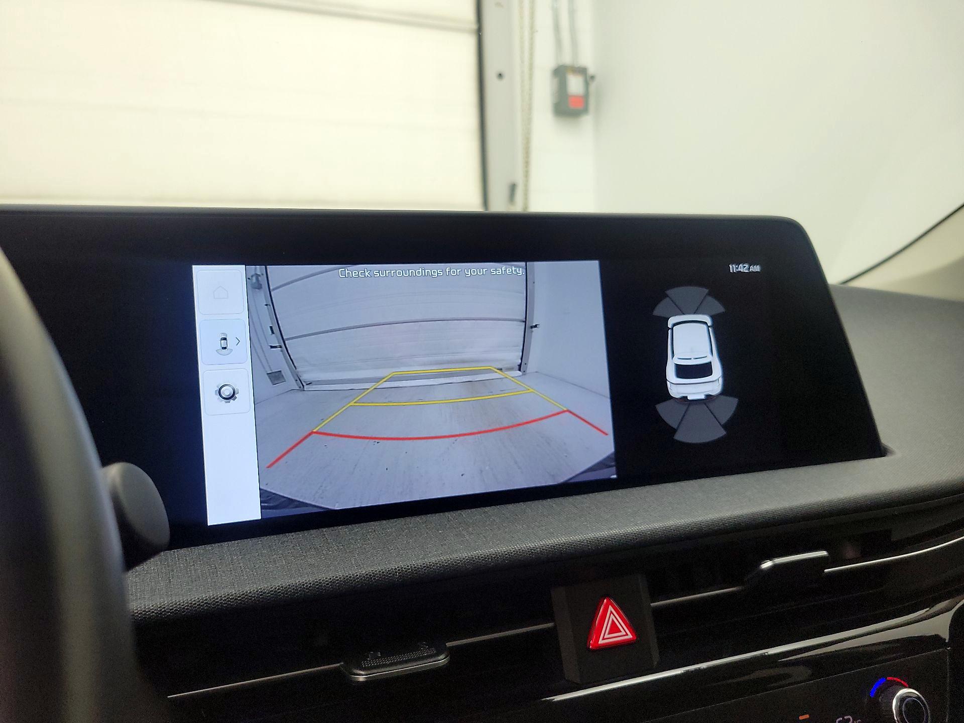 Thumbnail: 2022 Kia EV6 - 14