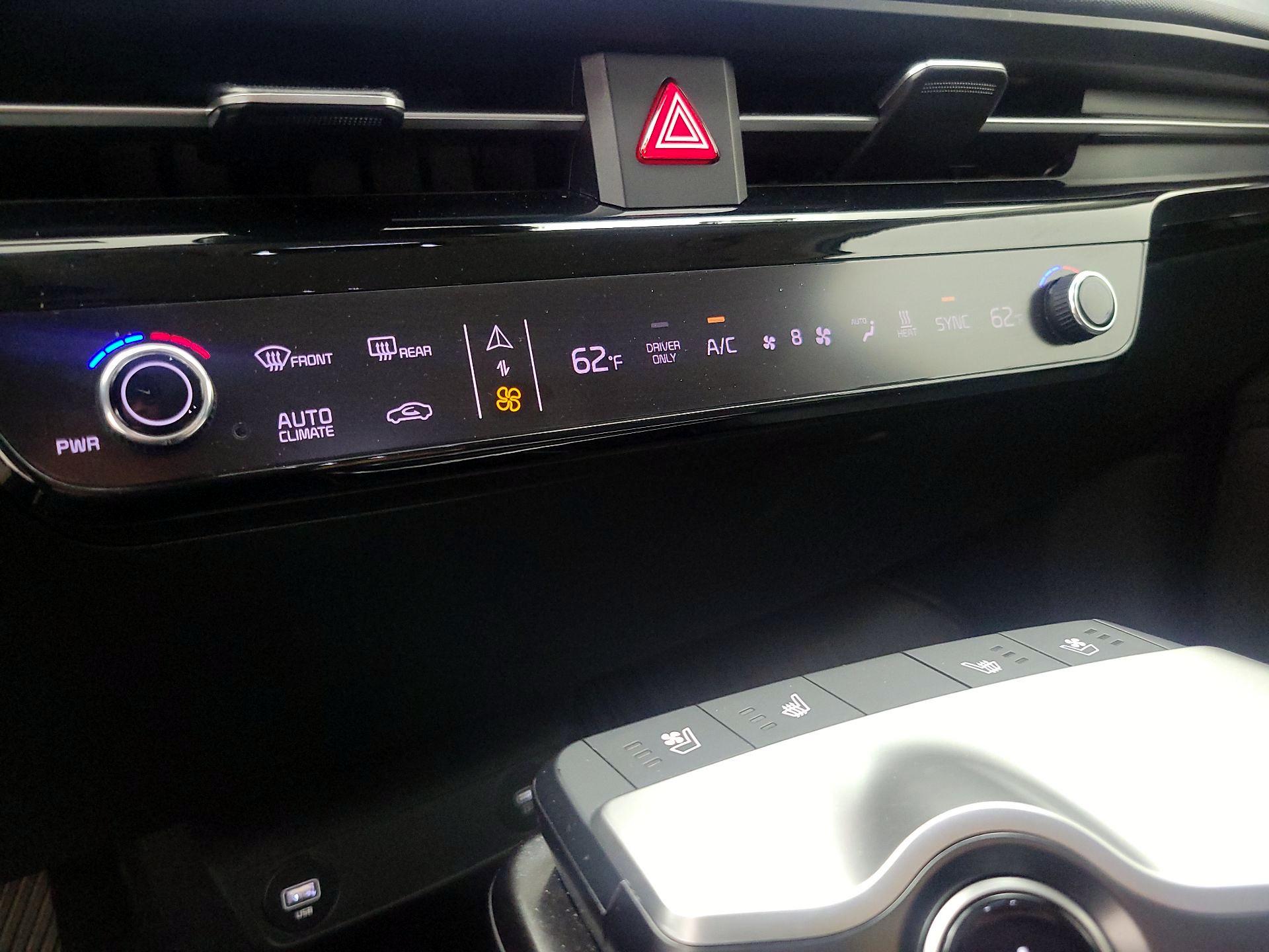 Thumbnail: 2022 Kia EV6 - 16