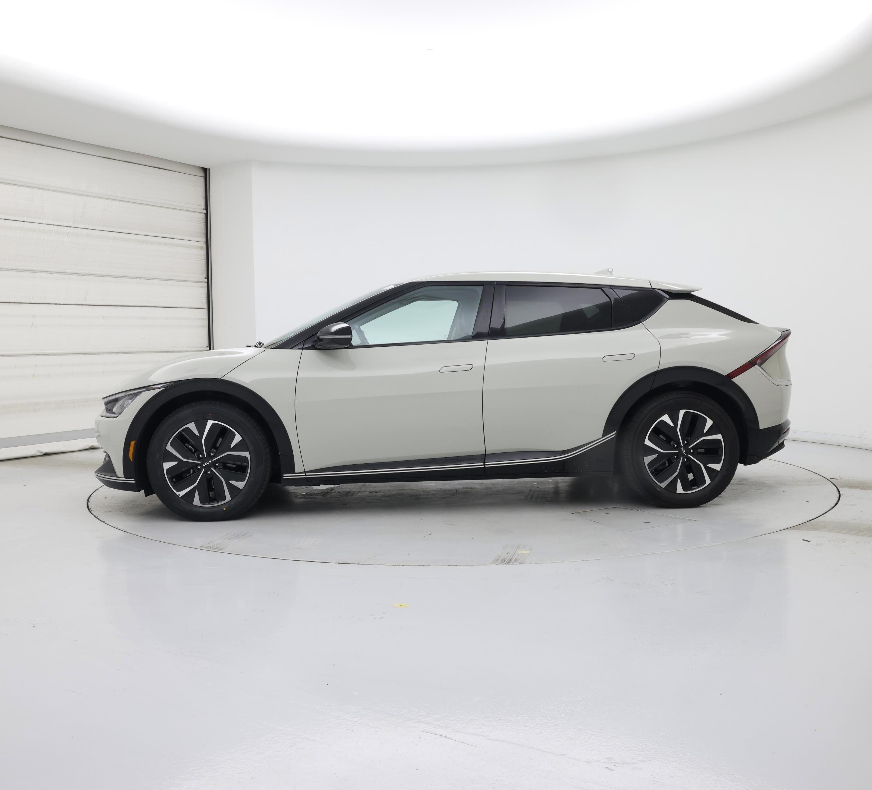 Thumbnail: 2022 Kia EV6 - 3