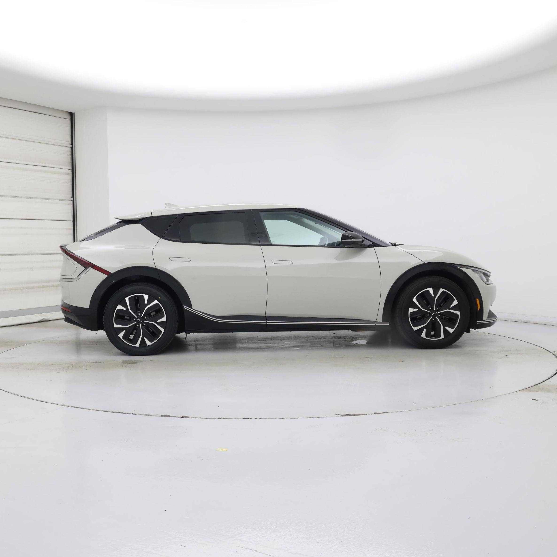 Thumbnail: 2022 Kia EV6 - 7