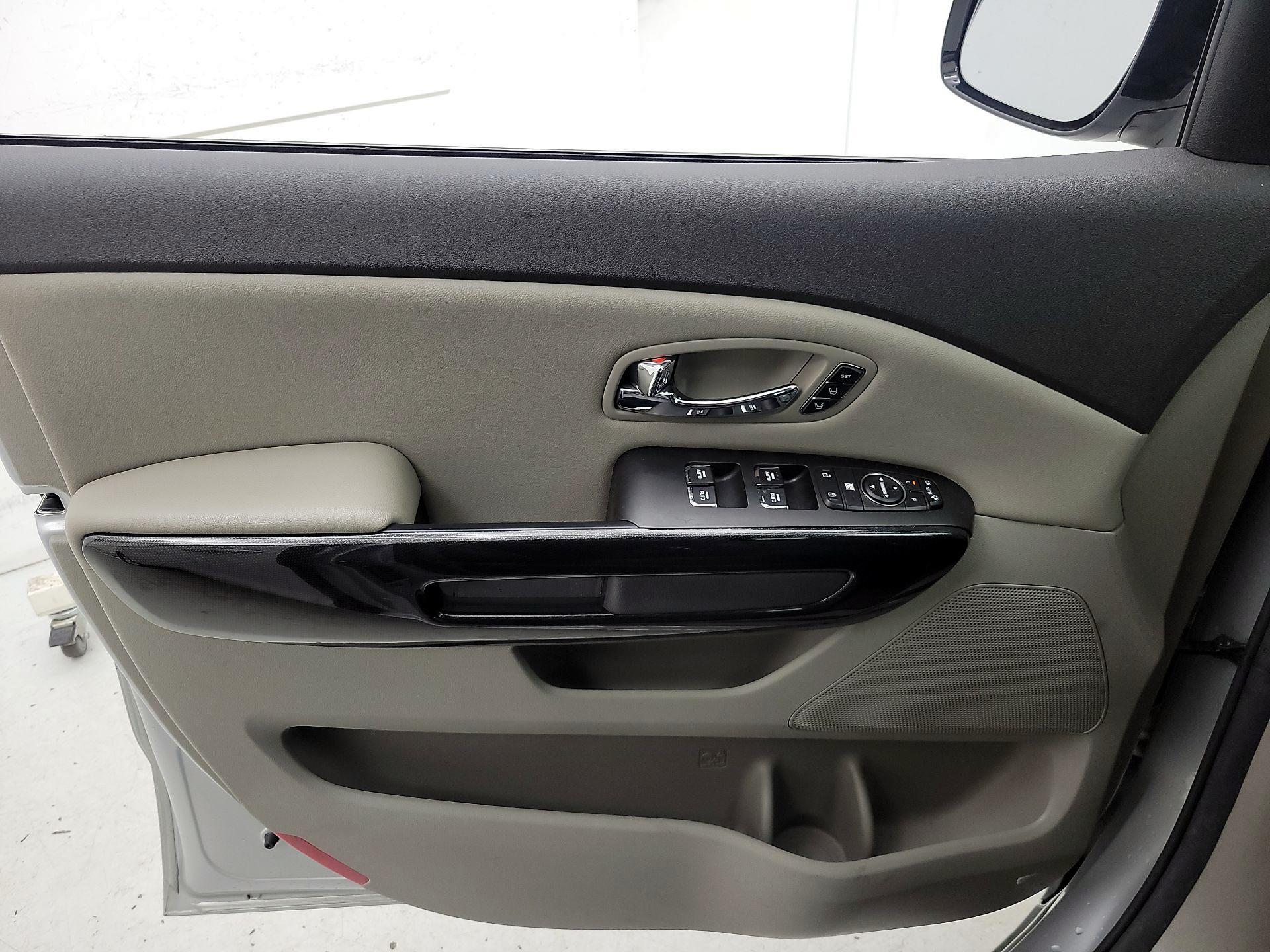 Thumbnail: 2017 Kia Sedona - 12