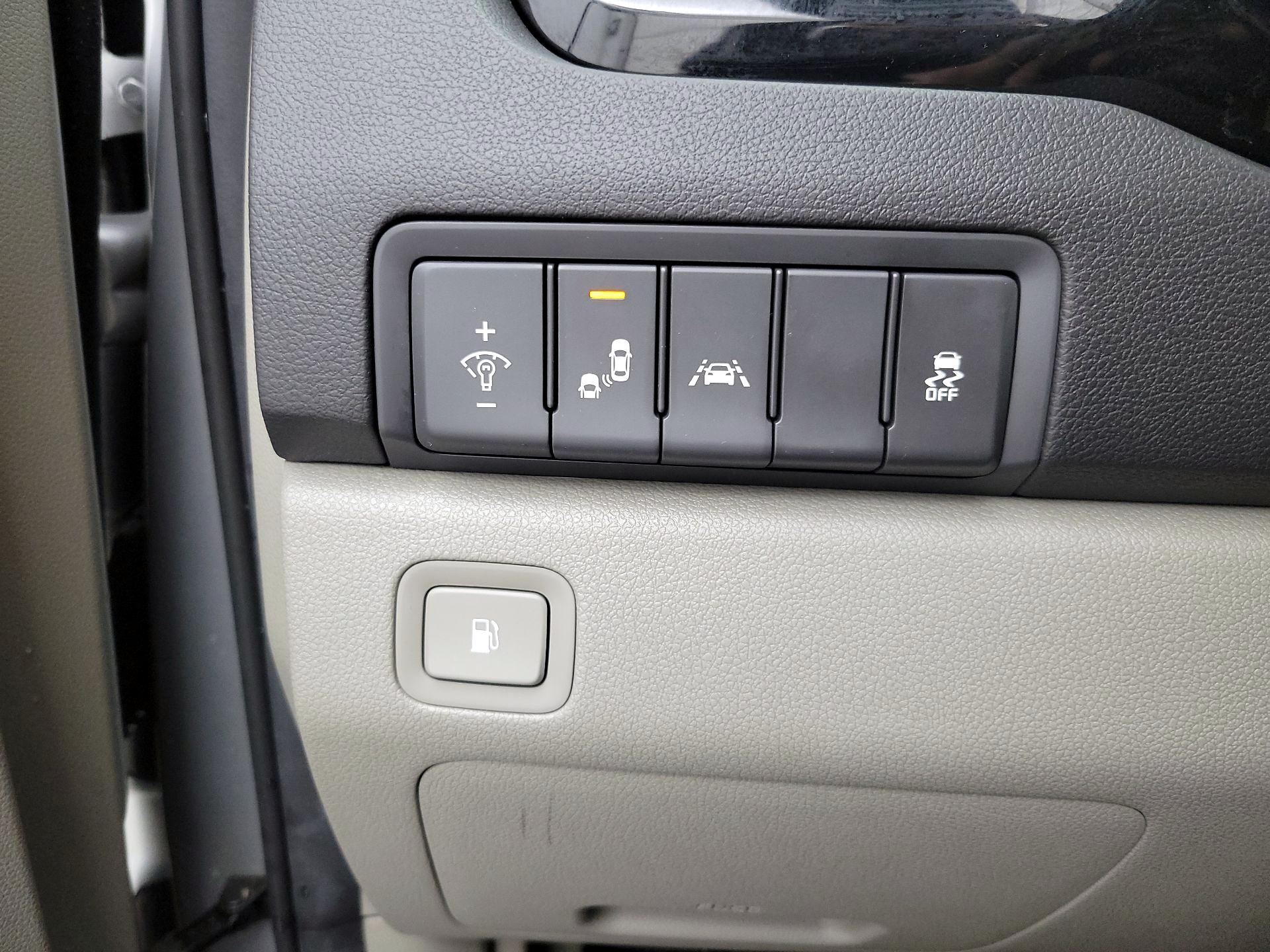 Thumbnail: 2017 Kia Sedona - 13