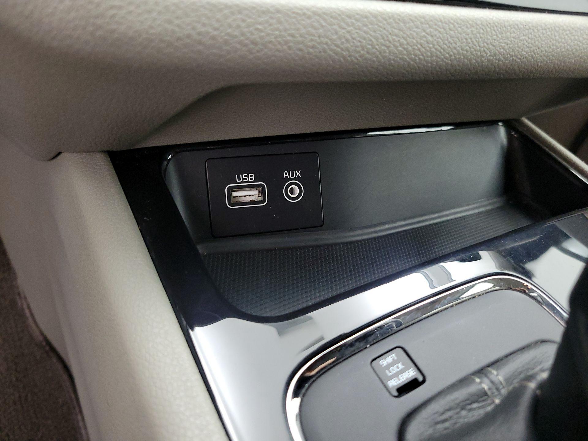 Thumbnail: 2017 Kia Sedona - 18