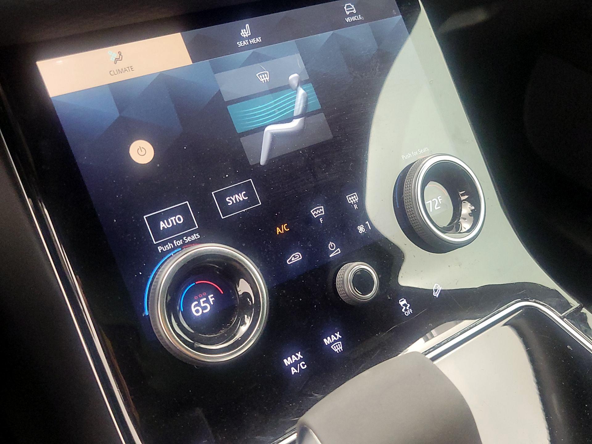 Thumbnail: 2021 Land Rover Range Rover Velar - 17