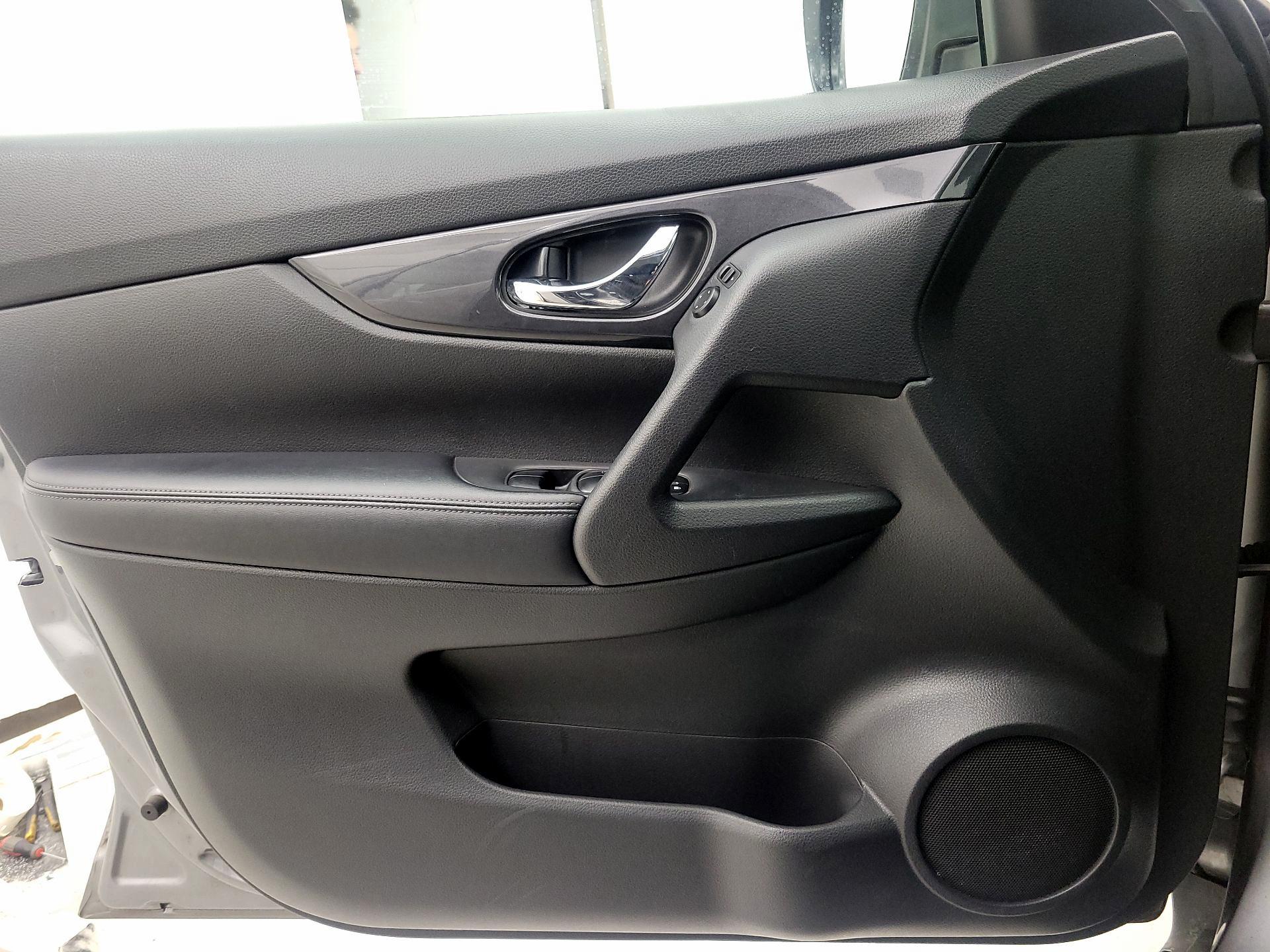 Thumbnail: 2018 Nissan Rogue - 12