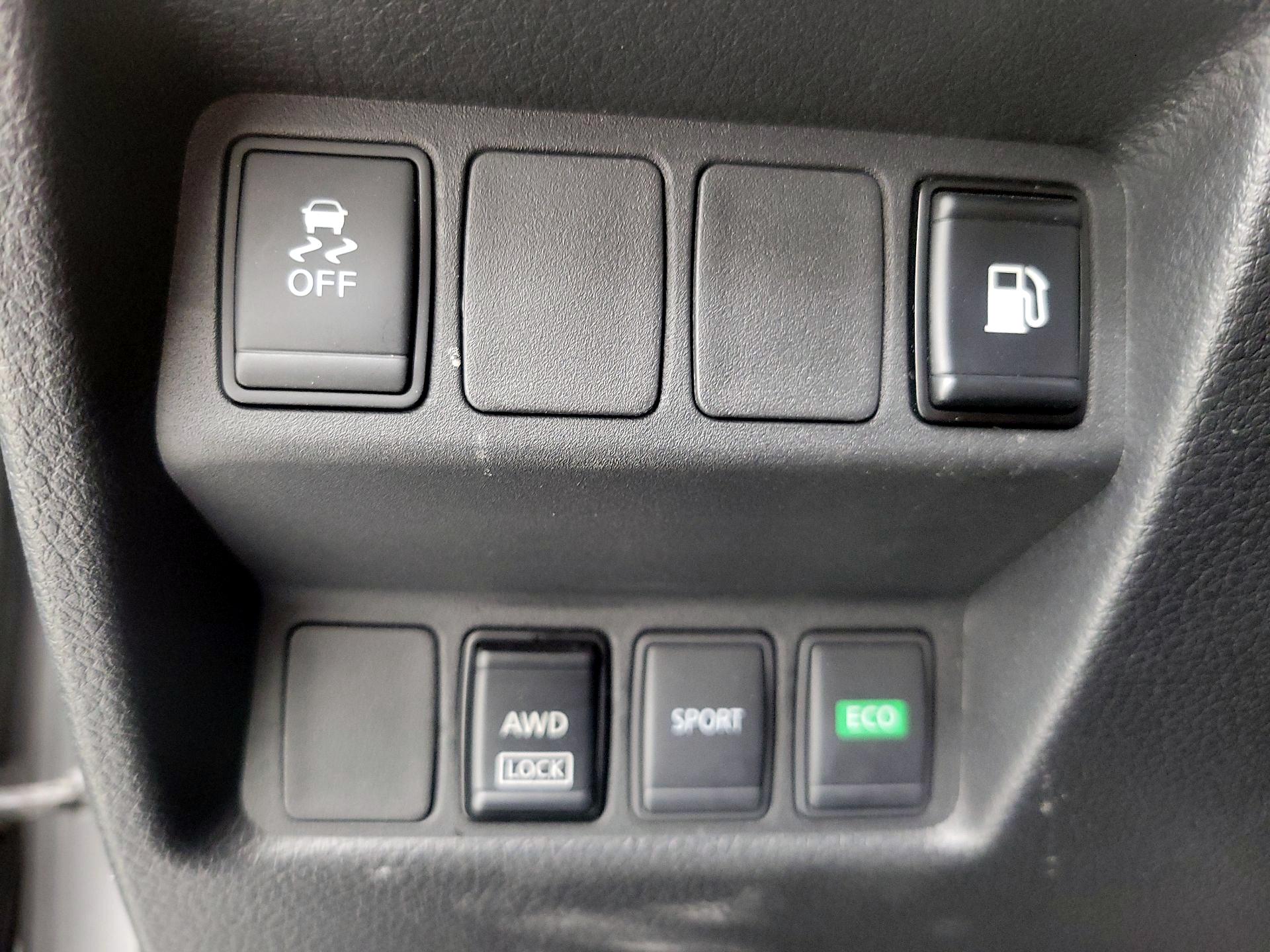 Thumbnail: 2018 Nissan Rogue - 13