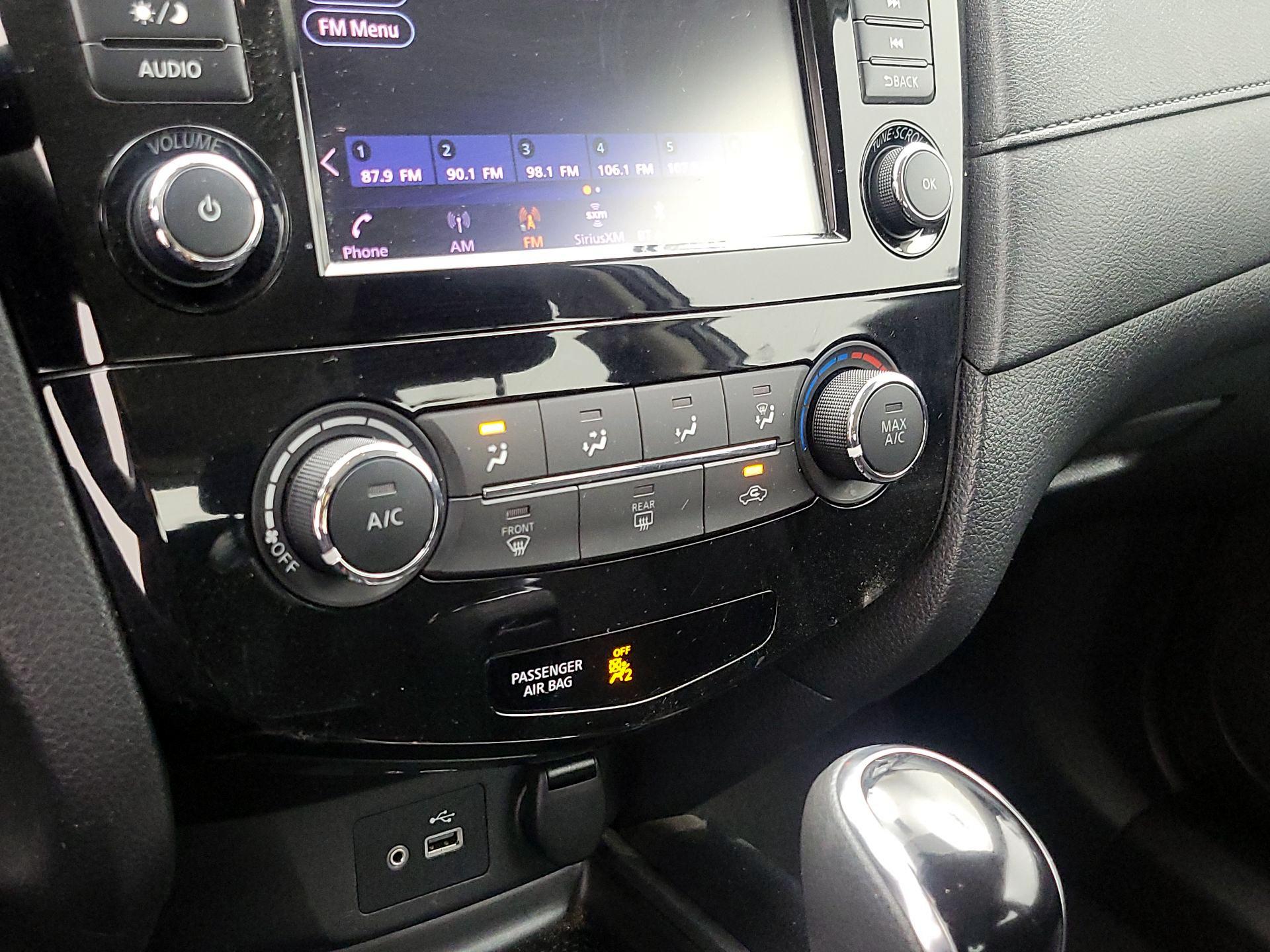 Thumbnail: 2018 Nissan Rogue - 16