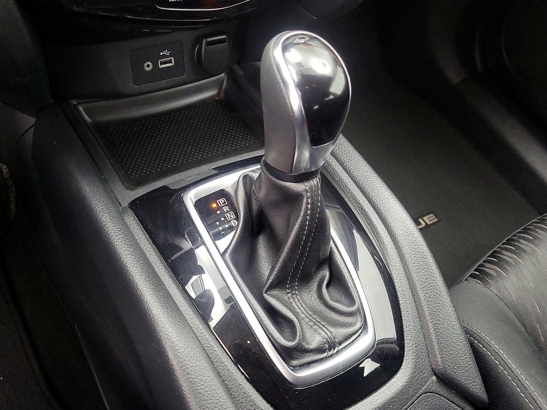 Thumbnail: 2018 Nissan Rogue - 17