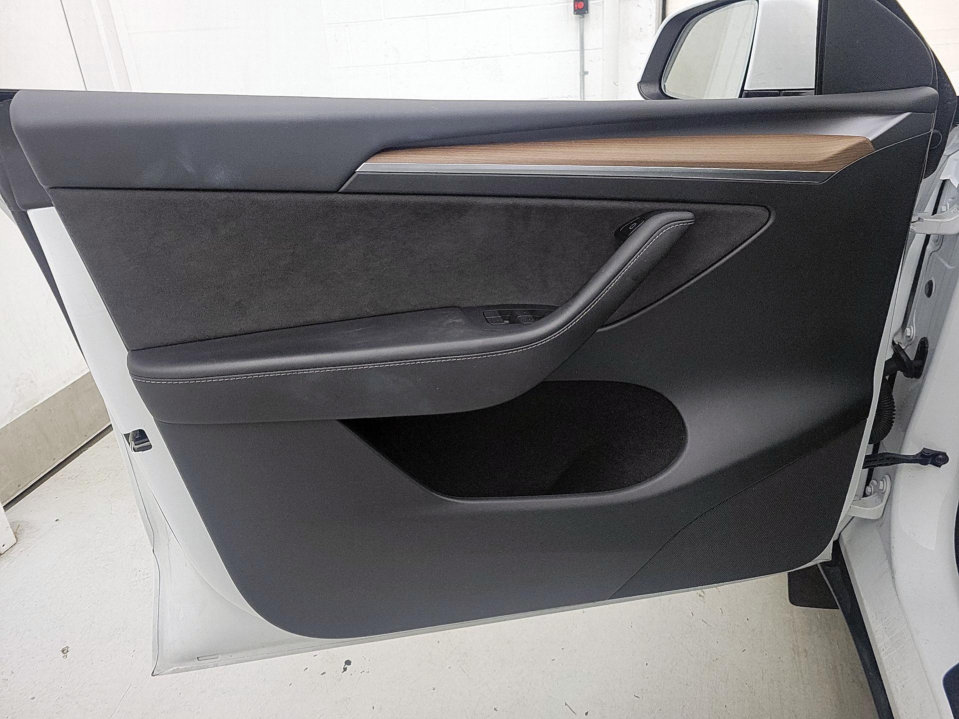 Thumbnail: 2023 Tesla Model Y - 12