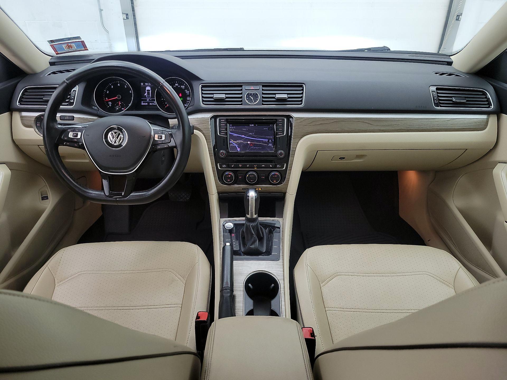 Thumbnail: 2016 Volkswagen Passat - 9