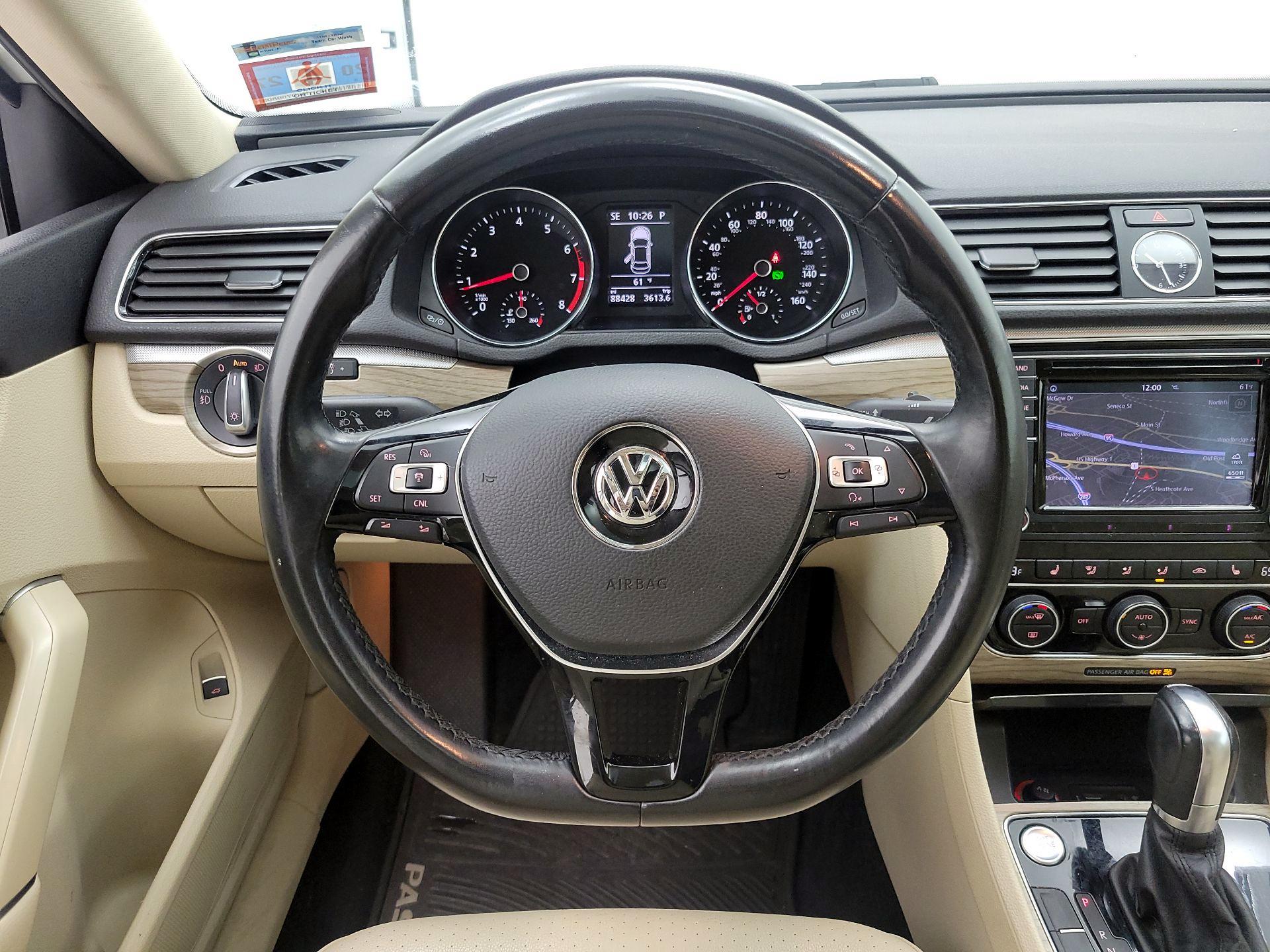 Thumbnail: 2016 Volkswagen Passat - 10