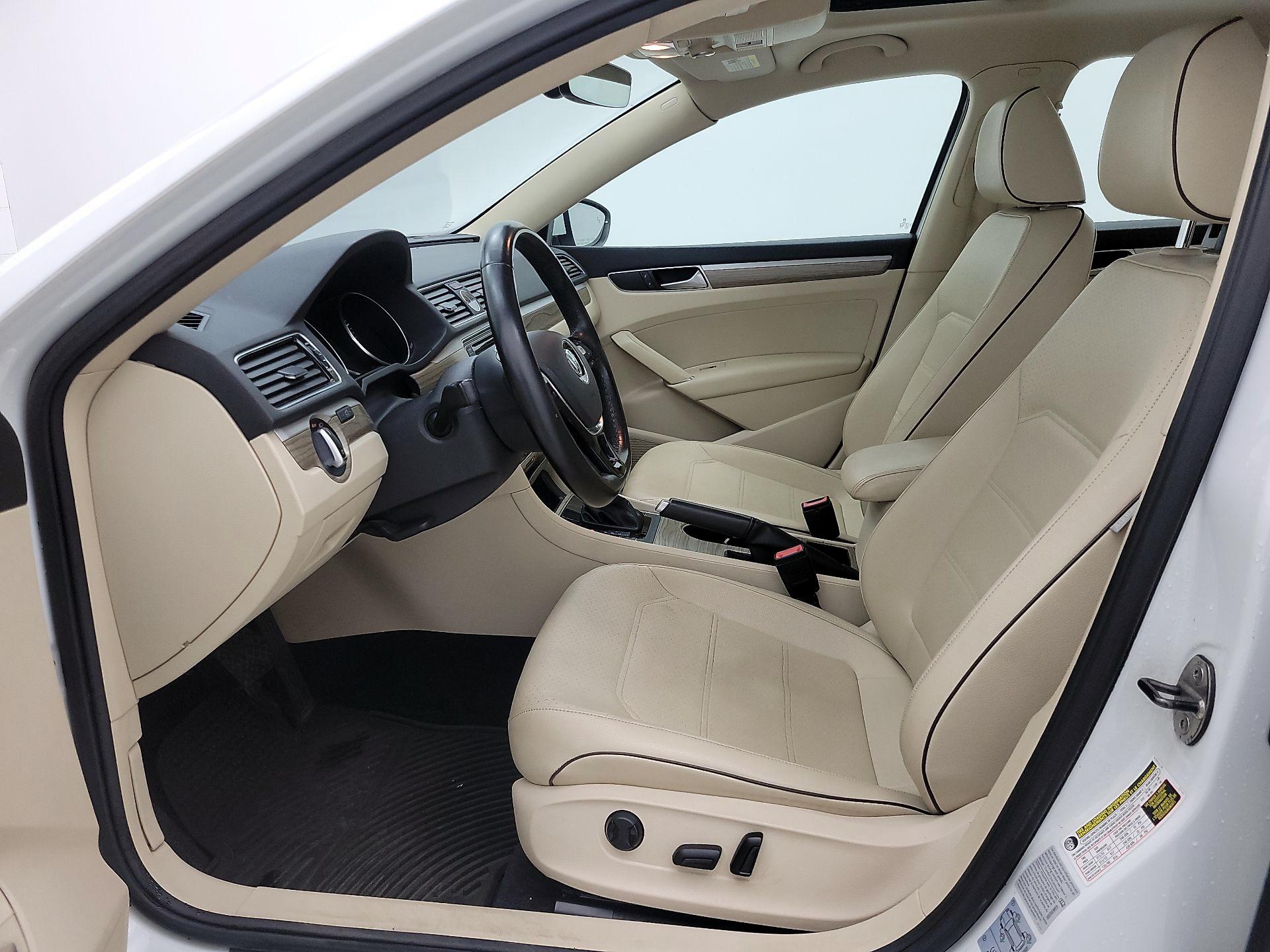 Thumbnail: 2016 Volkswagen Passat - 11
