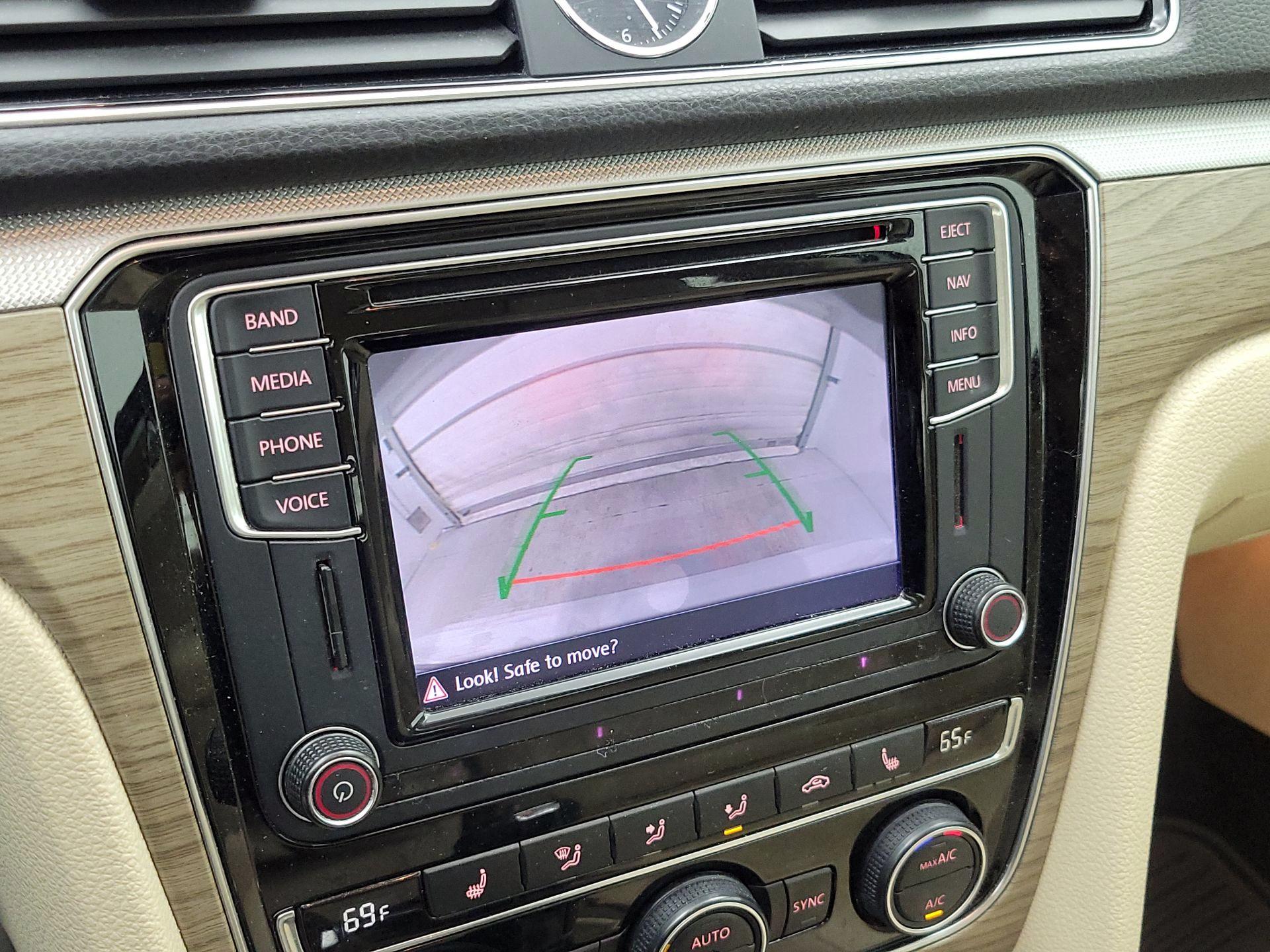 Thumbnail: 2016 Volkswagen Passat - 15