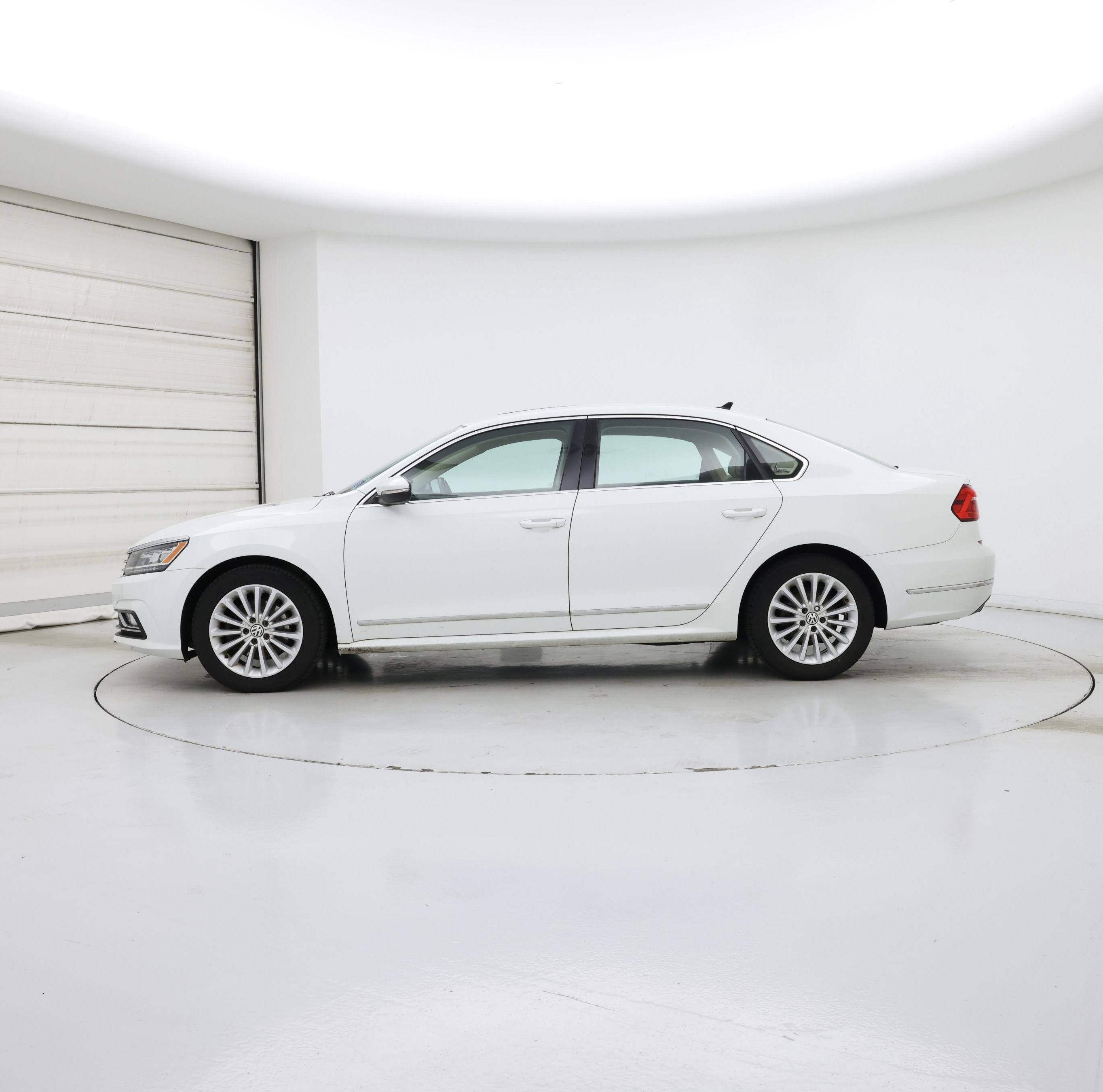 Thumbnail: 2016 Volkswagen Passat - 3