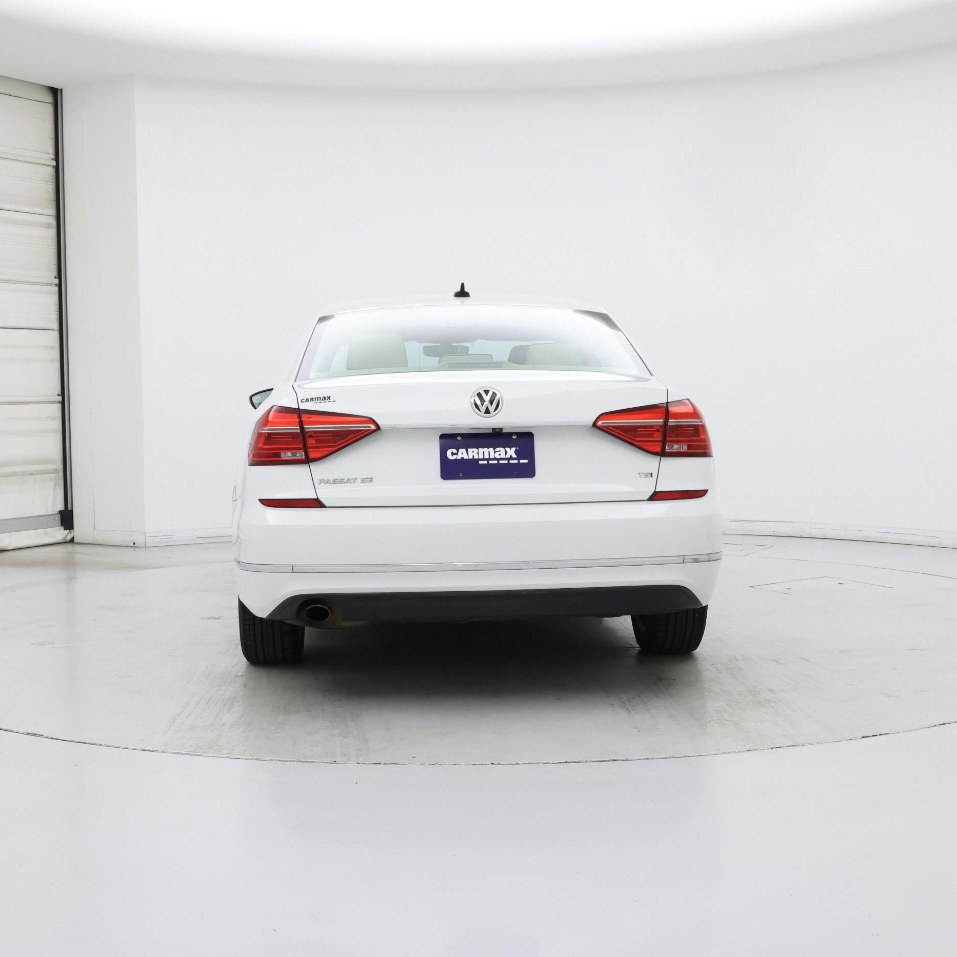 Thumbnail: 2016 Volkswagen Passat - 6