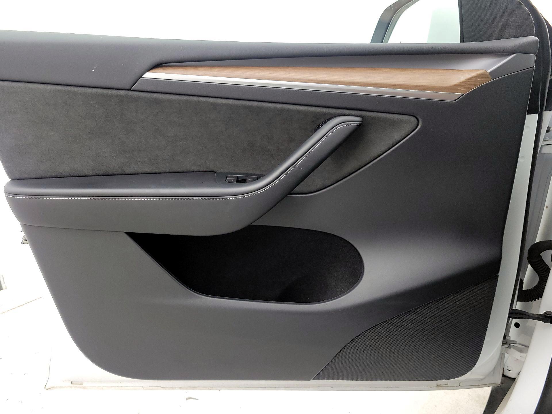 Thumbnail: 2023 Tesla Model Y - 12